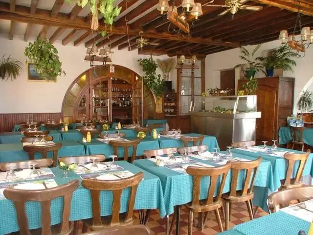 Restaurant/Places to Eat in Hôtel de la Place