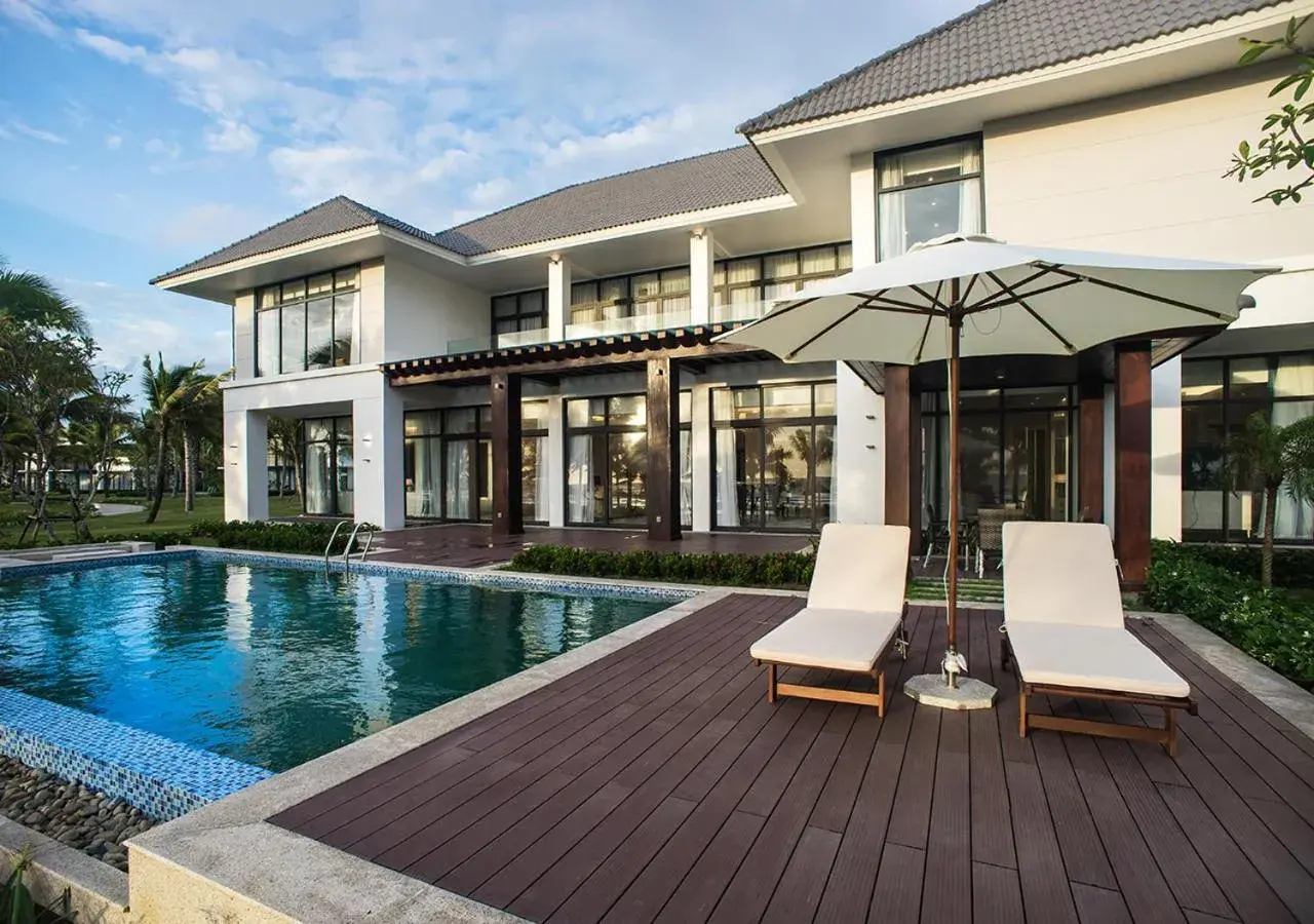 Photo of the whole room, Swimming Pool in Radisson Blu Resort Phu Quoc