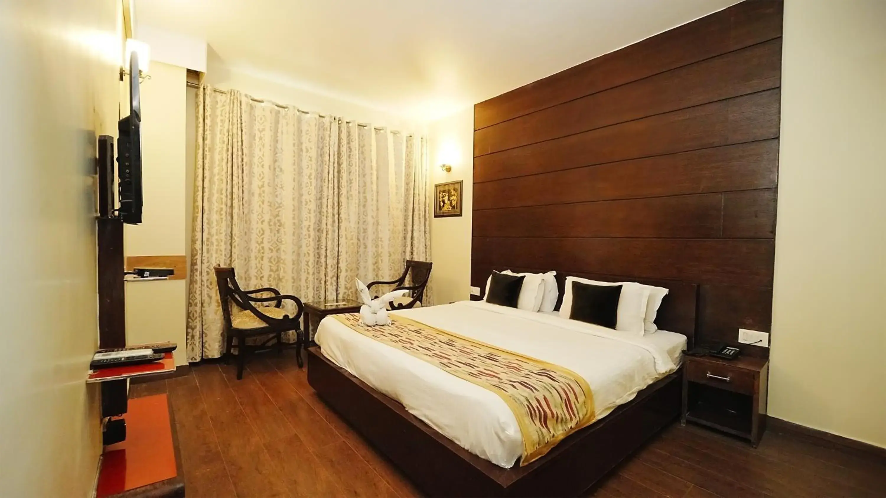 Bed in Hotel Atulyaa Taj