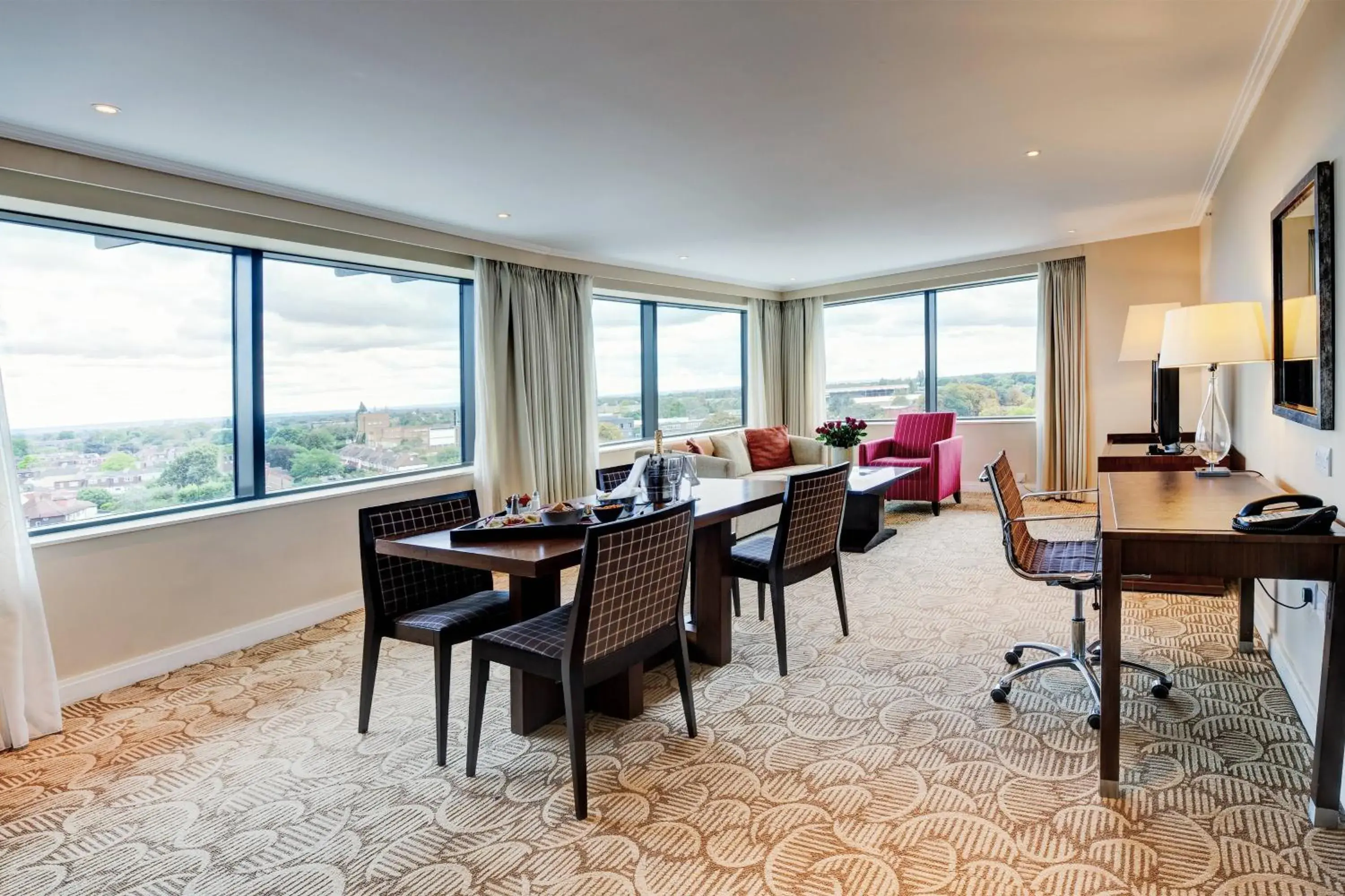 Living room in London Marriott Hotel Twickenham