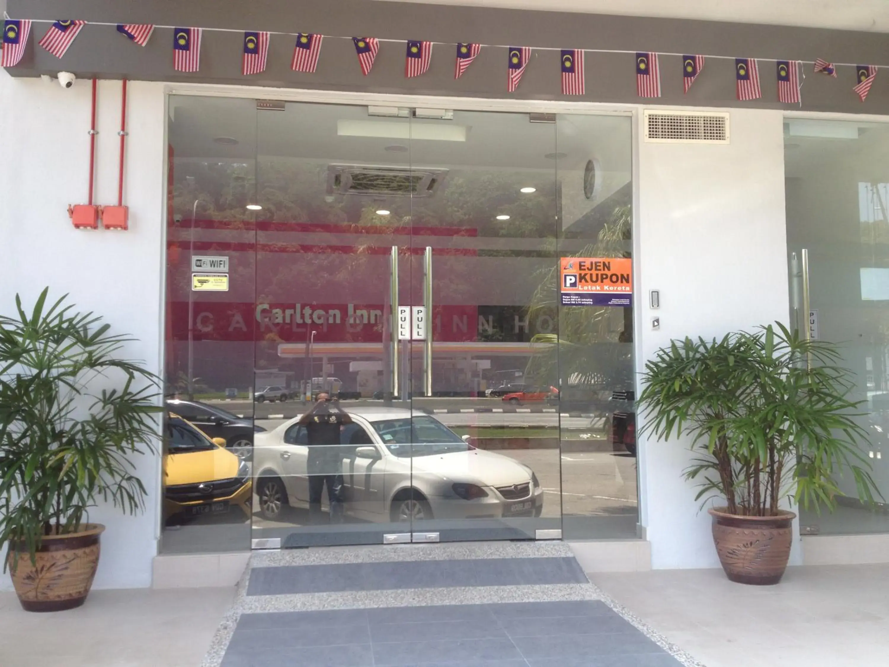 Facade/entrance in Carlton Inn Bukit Ubi