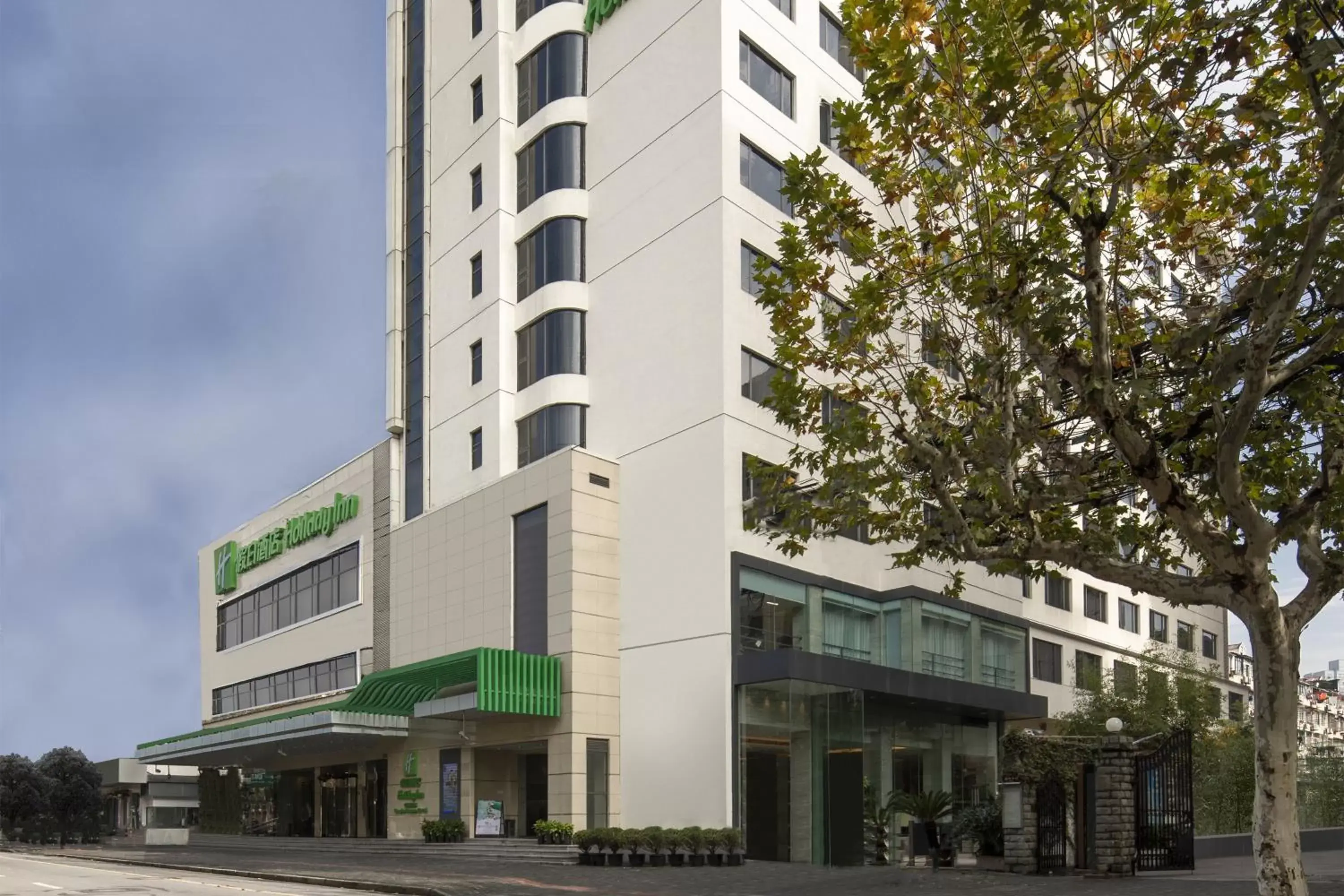 Property Building in Holiday Inn Shanghai Hongqiao Central, an IHG Hotel