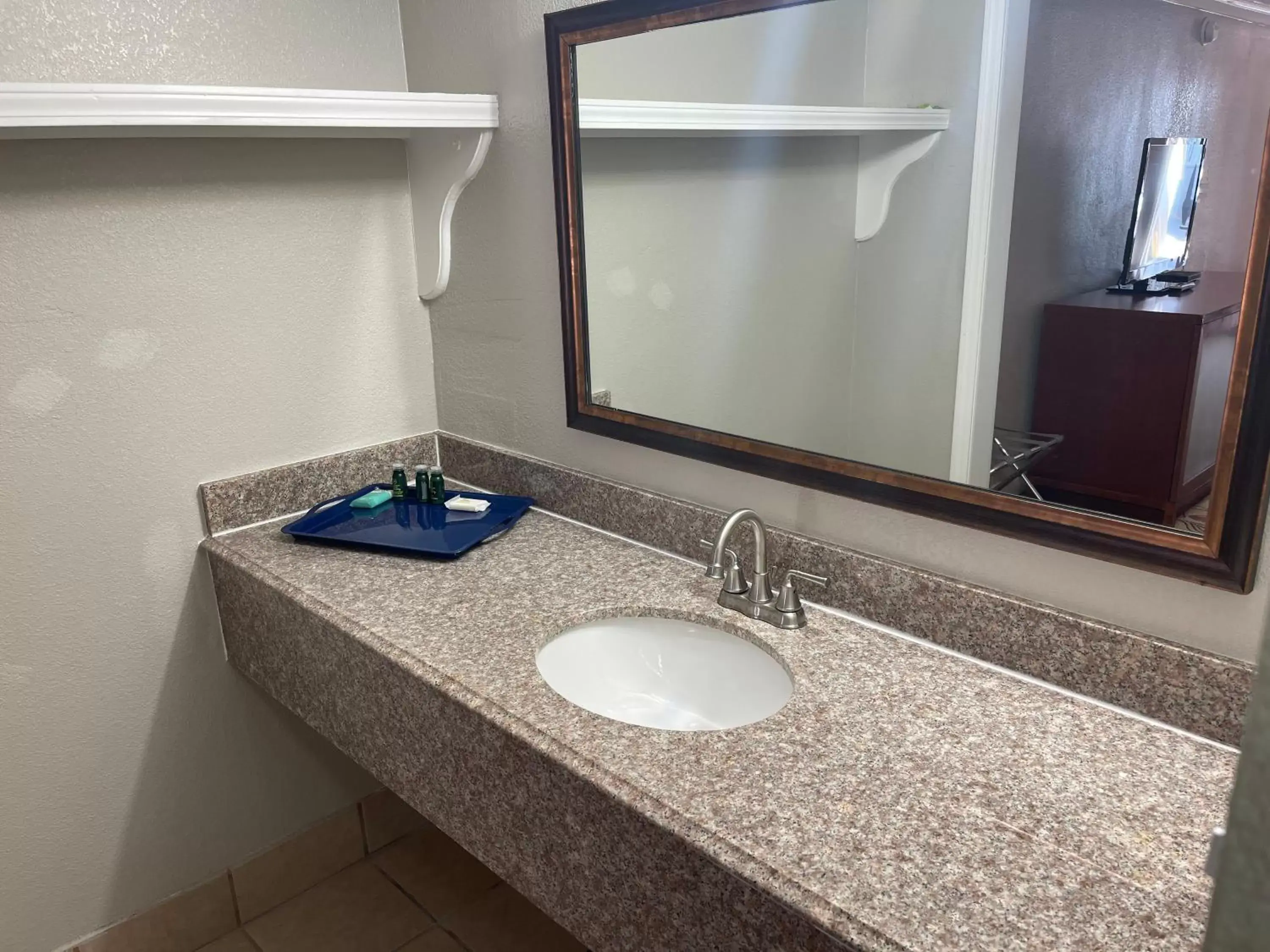 Bathroom in Stratford House Inn Bathroom in Stratford House Inn