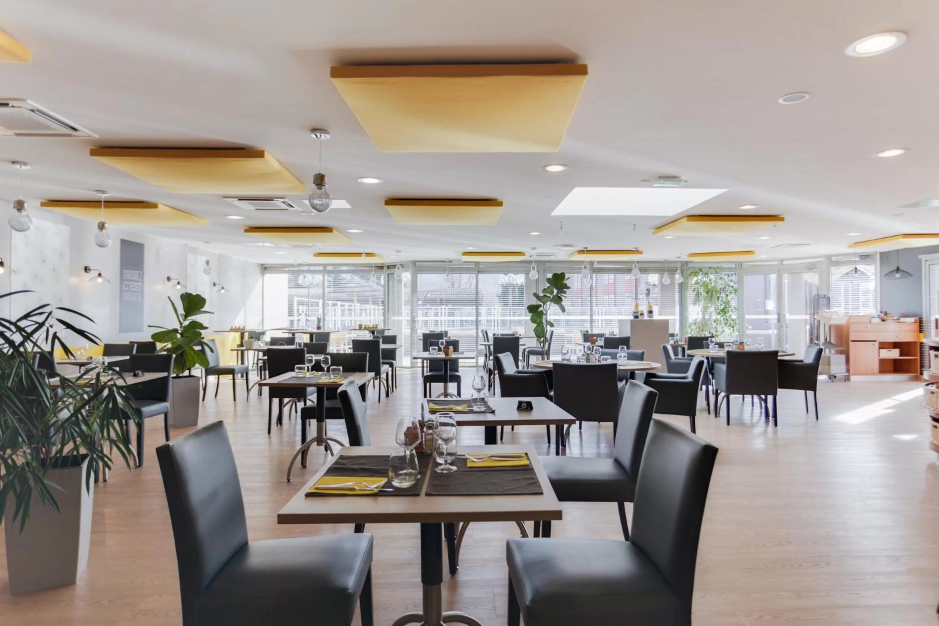 Restaurant/places to eat in ibis Montélimar Nord