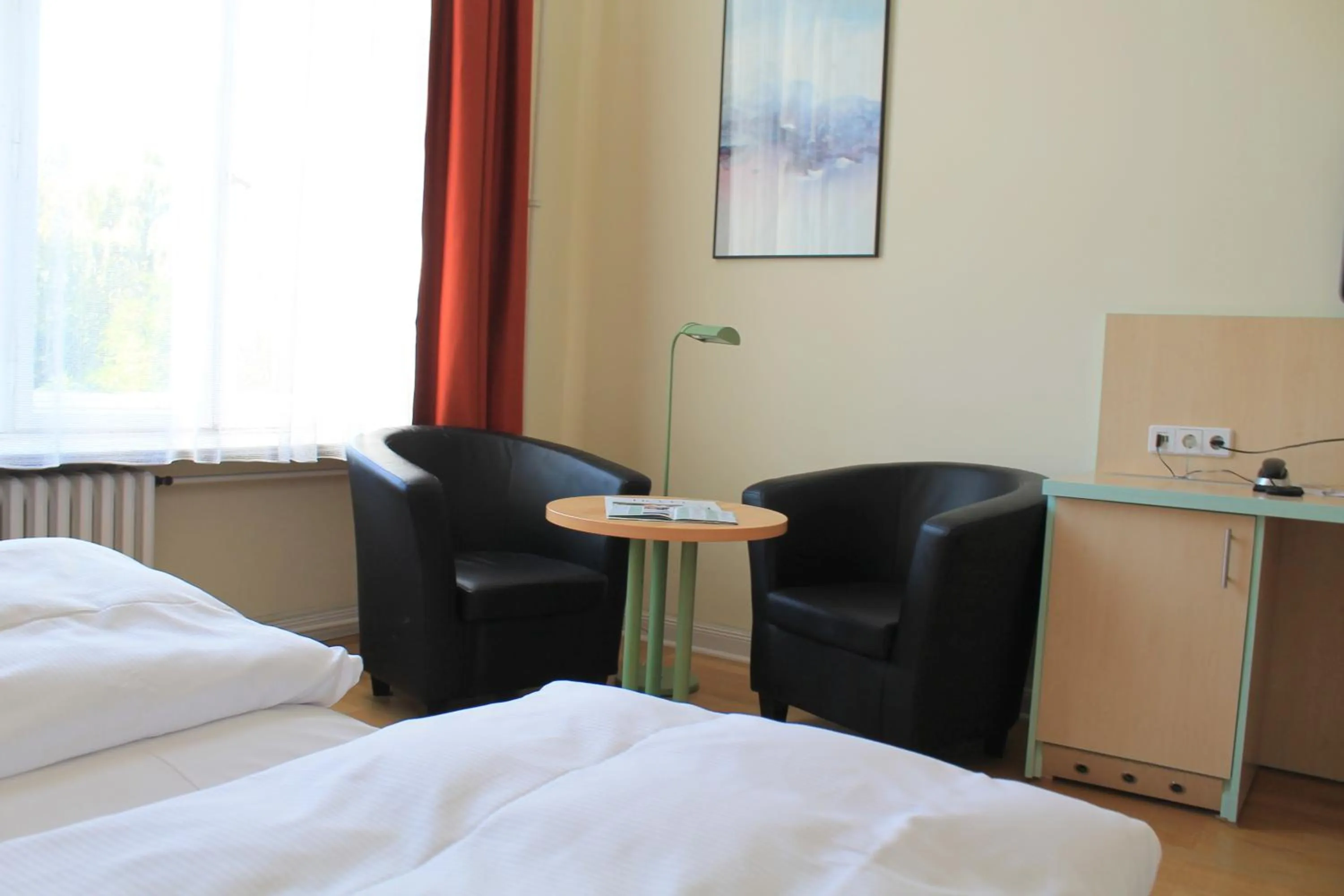 Seating area, Bed in Hotel Hansablick