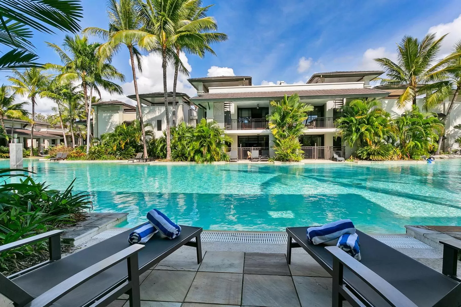 Port Douglas Private Apartments in Temple