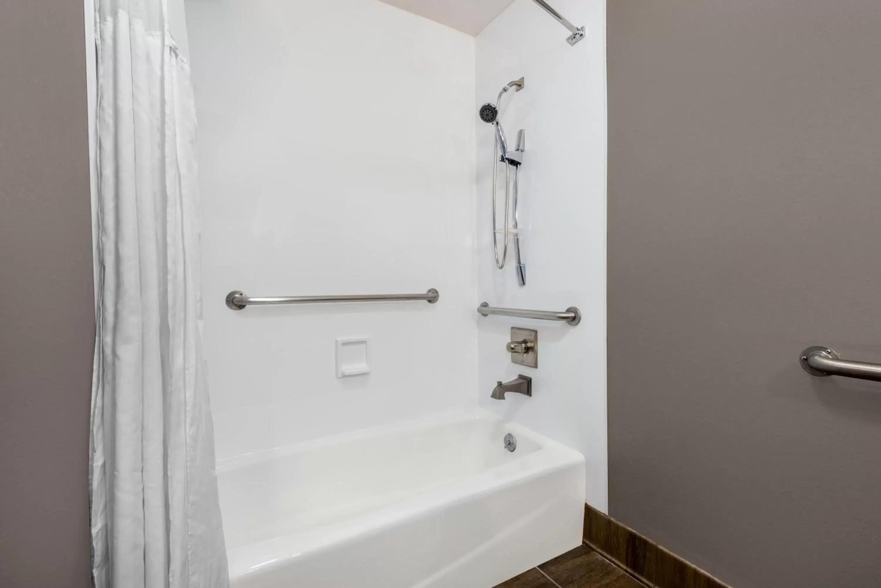Shower, Bathroom in Hotel 1550 - SFO Airport West