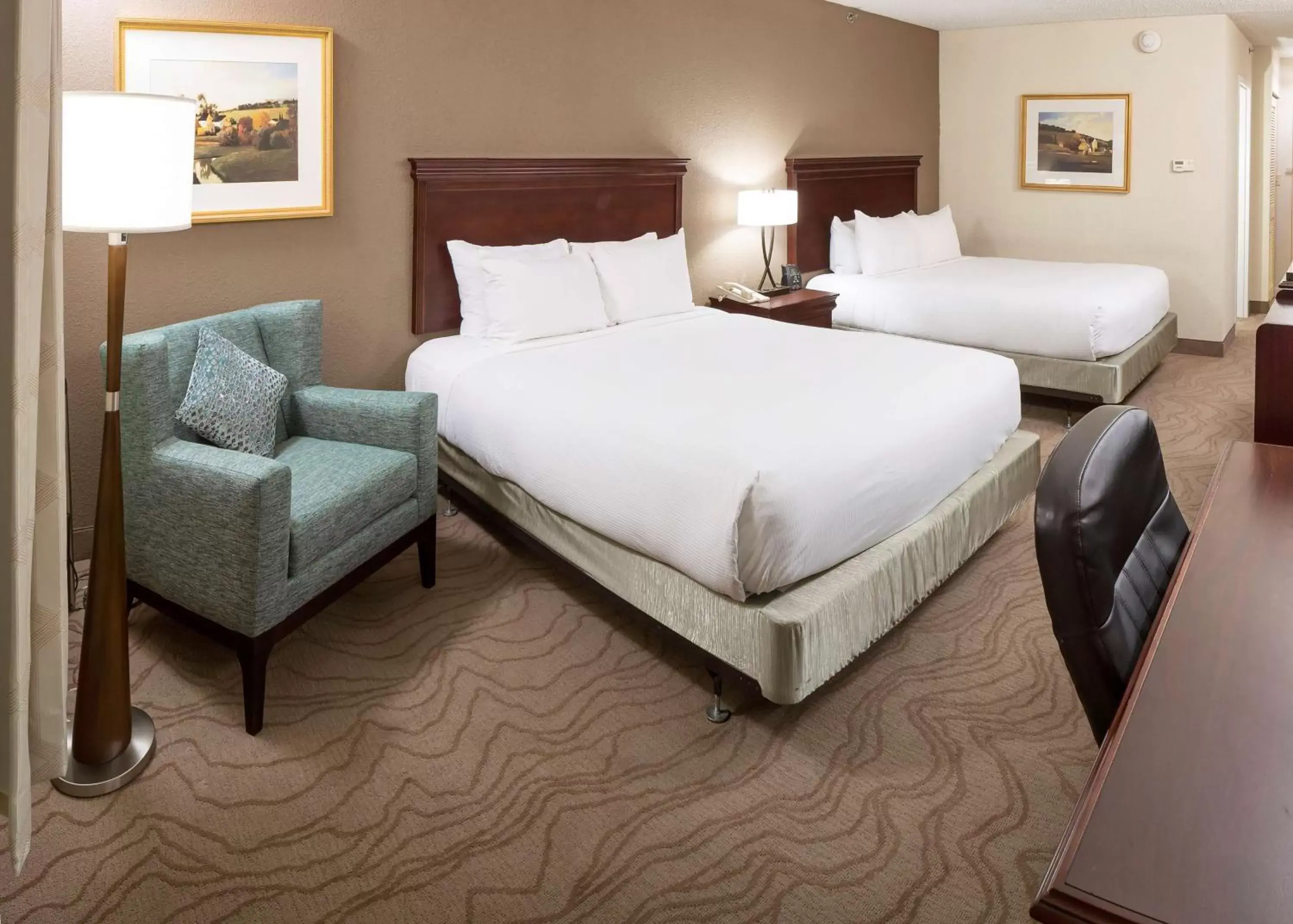 Bedroom, Bed in DoubleTree by Hilton Boston-Milford