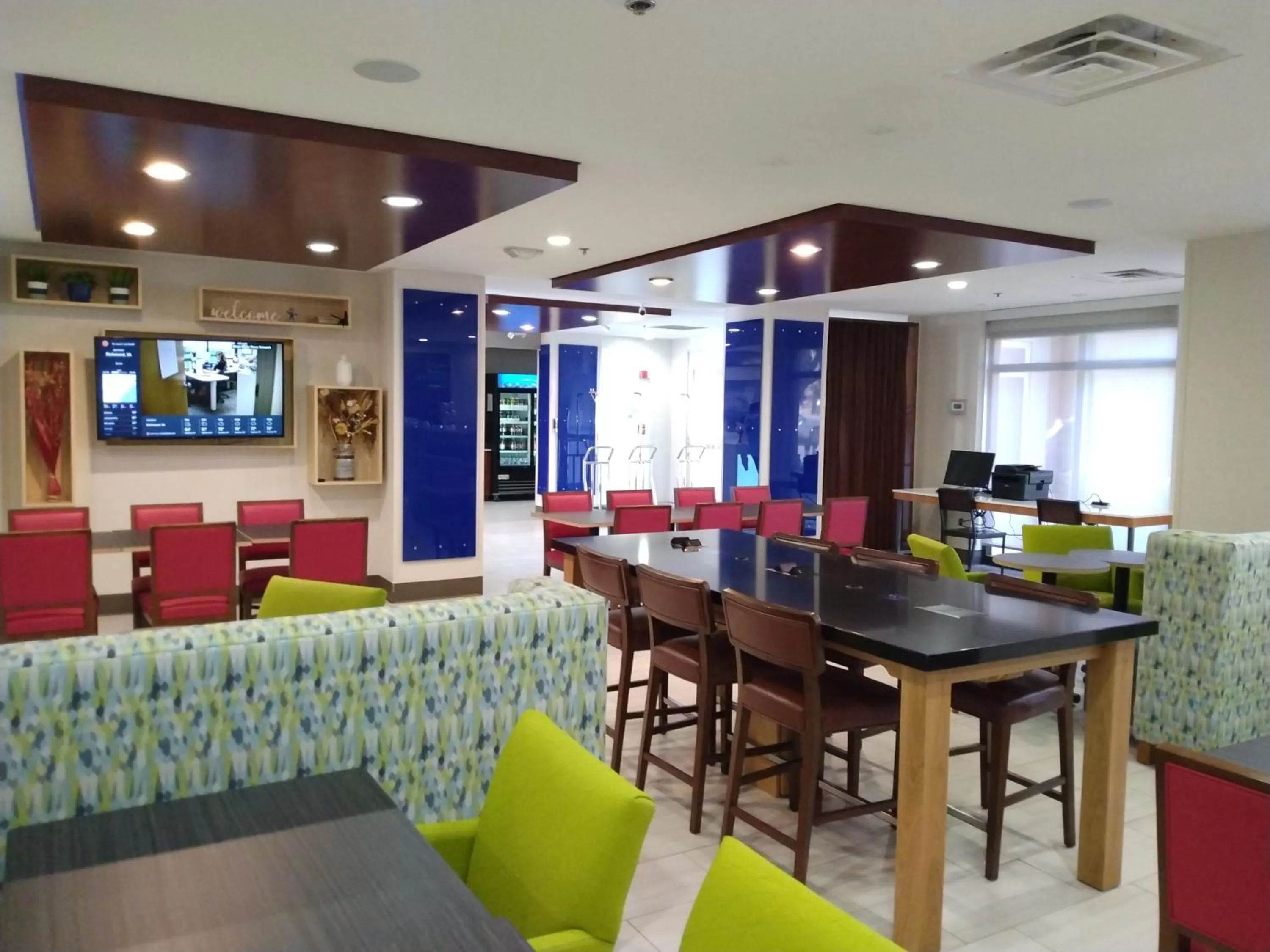 Communal lounge/ TV room in Holiday Inn Express Hotel & Suites Albuquerque Midtown by IHG