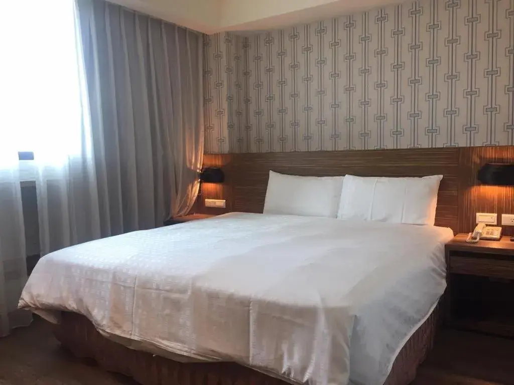 Bed in Paris Business Hotel