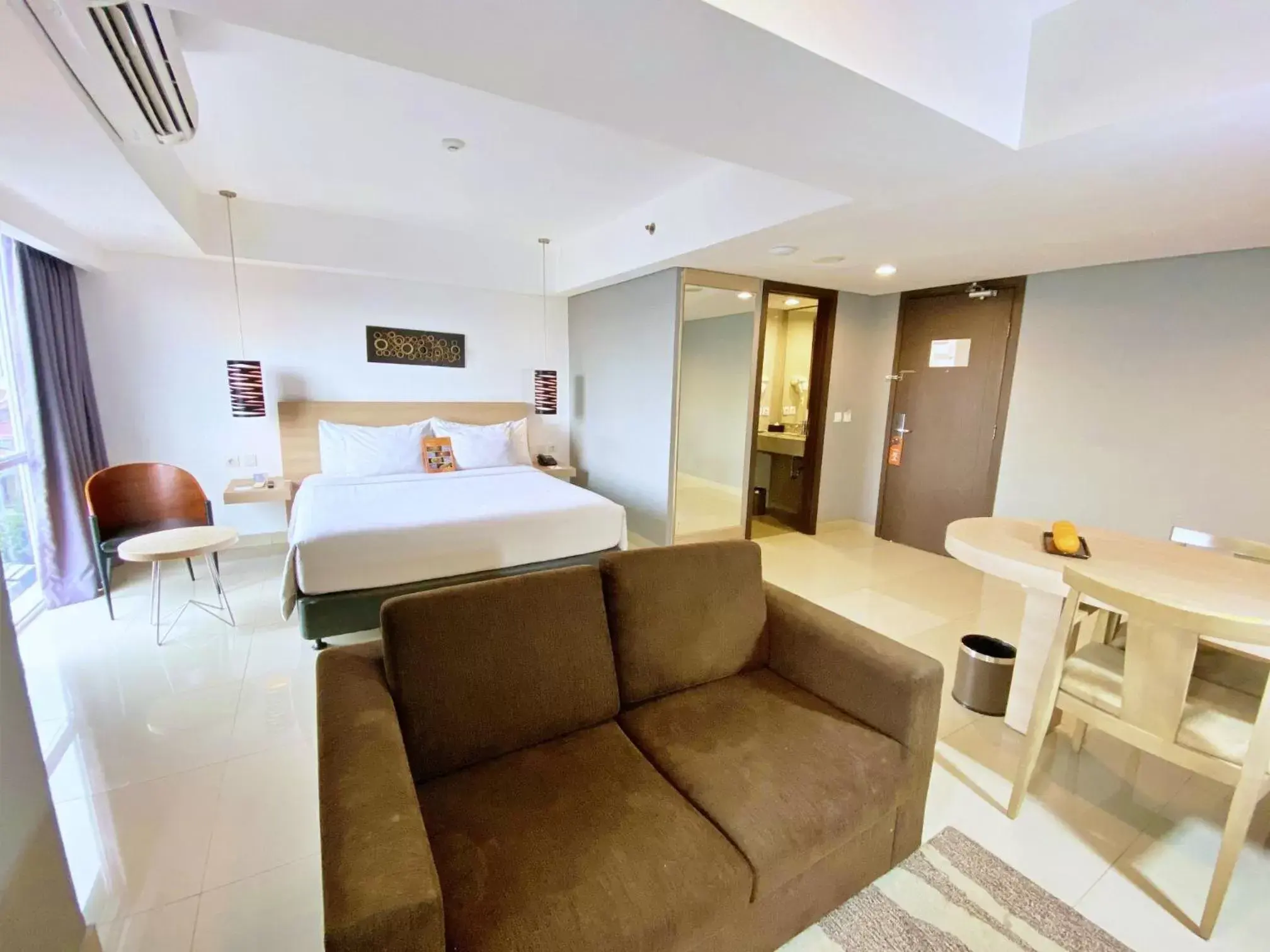 Junior Suite in Harper MT Haryono by ASTON Junior Suite in Harper MT Haryono by ASTON