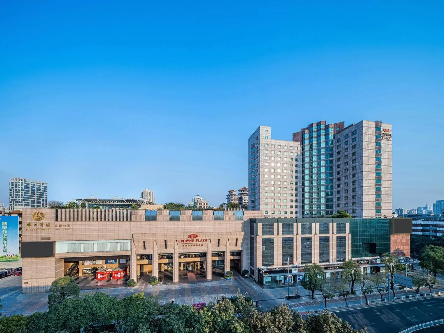 Property building in Crowne Plaza Foshan, an IHG Hotel - Exclusive bus stations for HKSAR round-trips