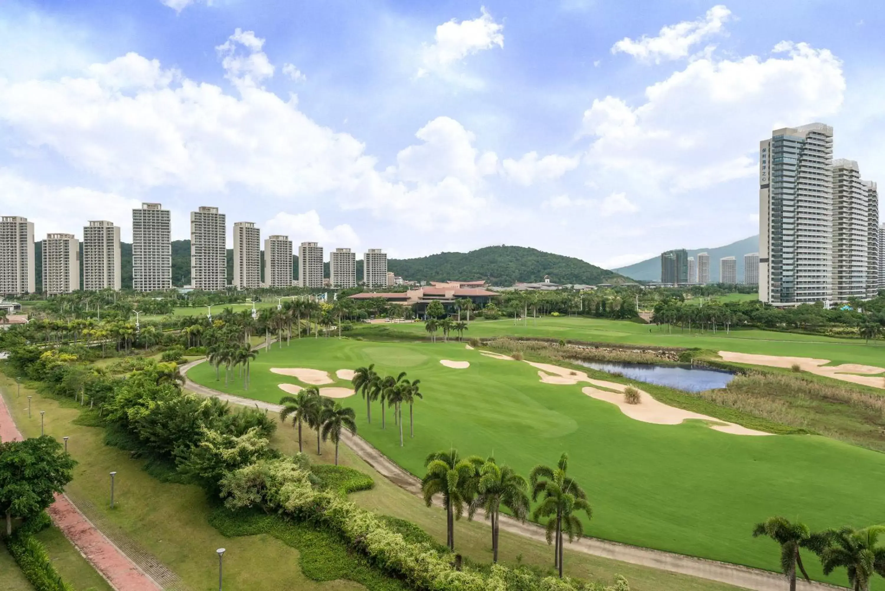 Golfcourse in Crowne Plaza Hailing Island, an IHG Hotel