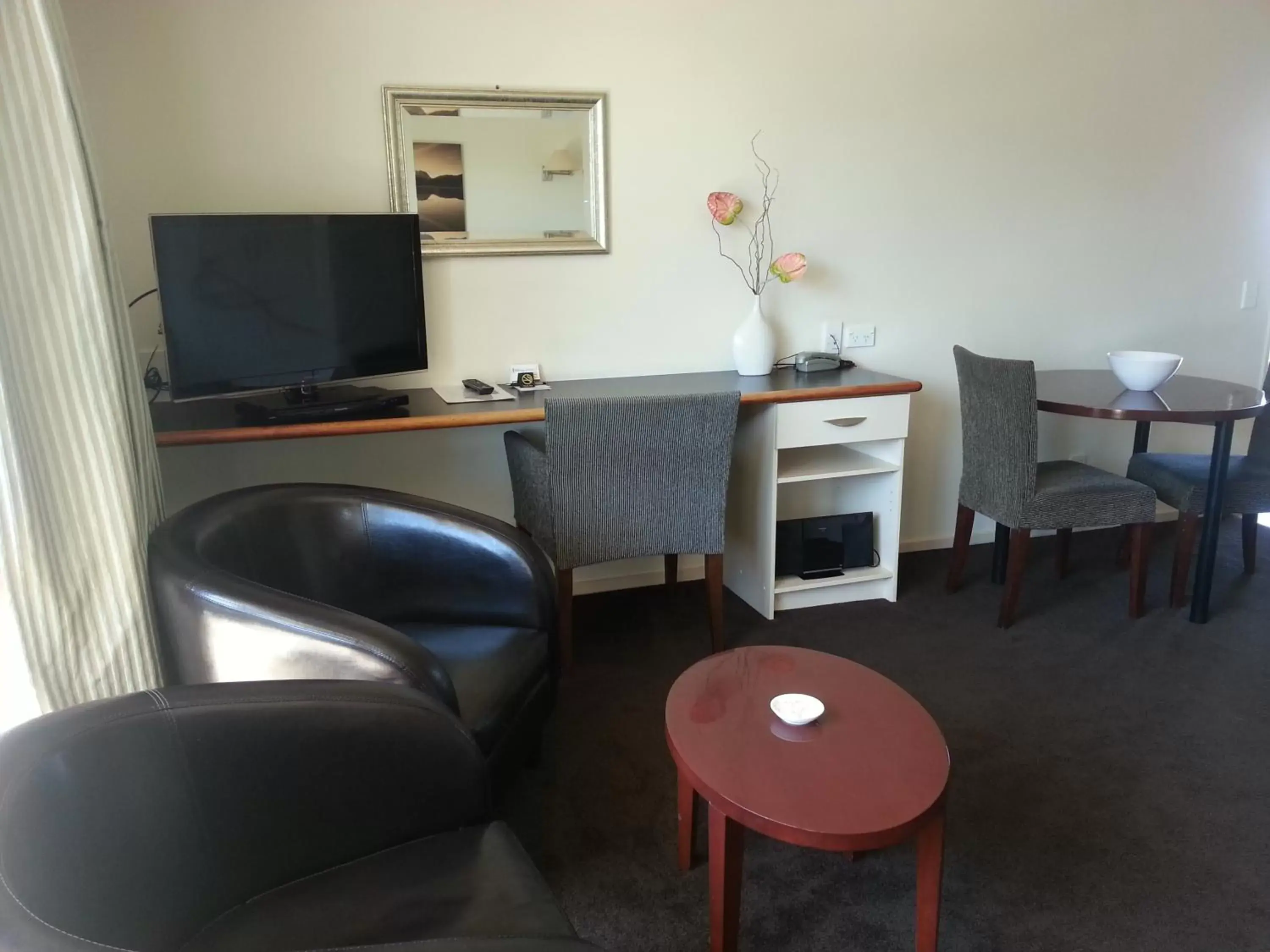 Communal lounge/ TV room, Seating Area in Cedar Grove Motor Lodge