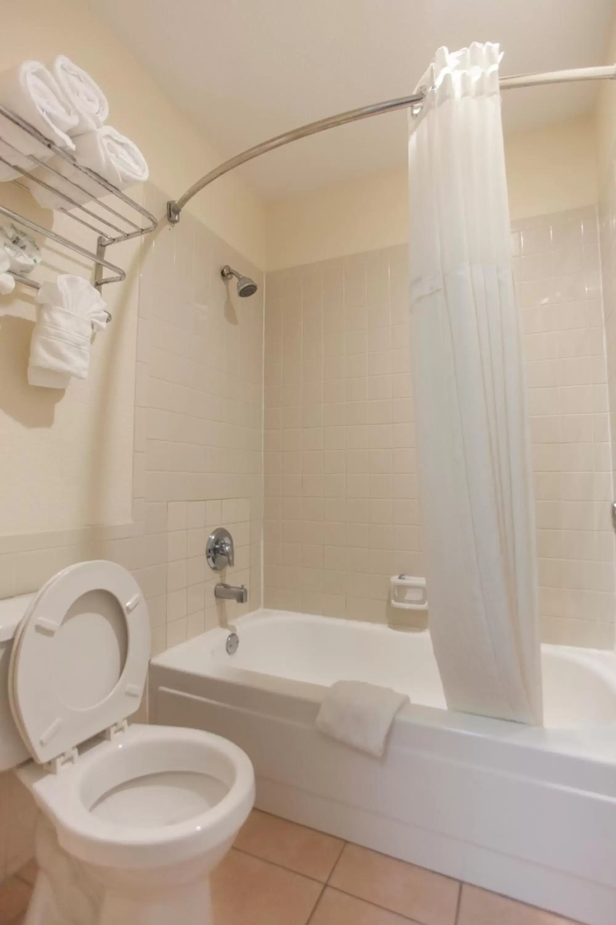 Bathroom in Days Inn by Wyndham Shenandoah