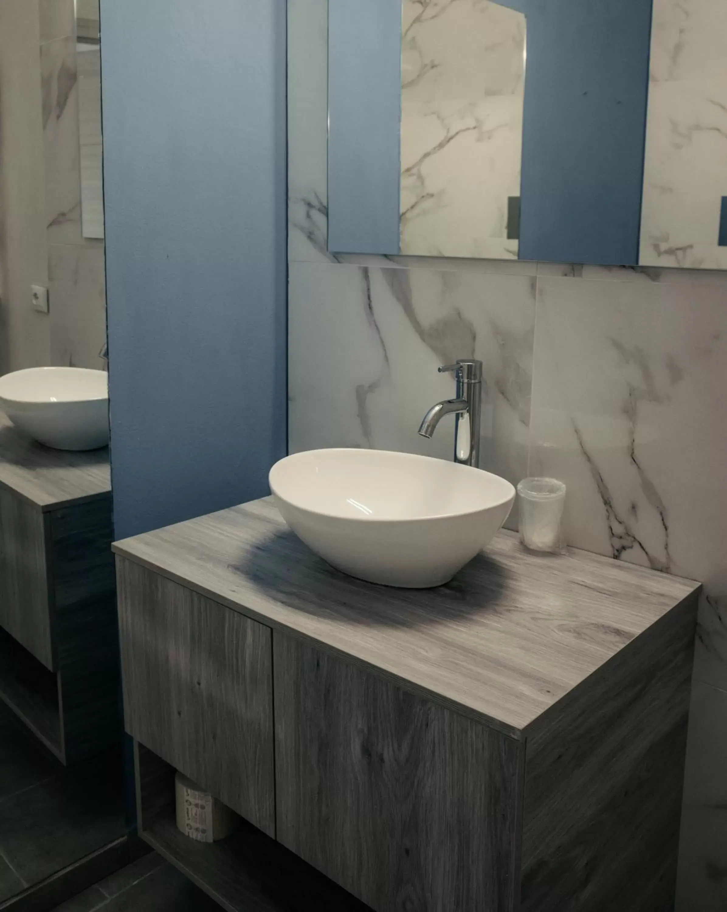 Bathroom in Bike Hotel Touring Gardone Riviera & Private Wellness