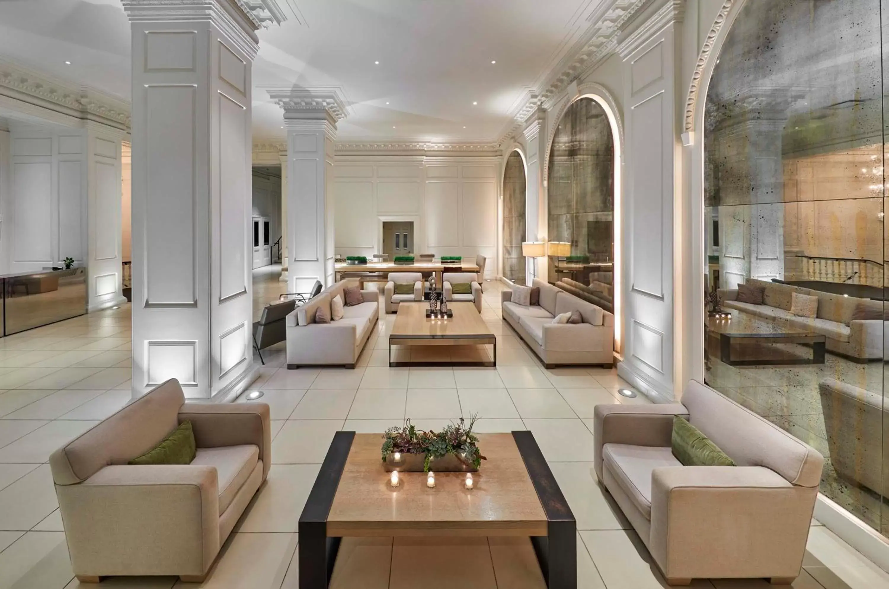 Lobby or reception, Lounge/Bar in Ambassador Chicago, part of JdV by Hyatt