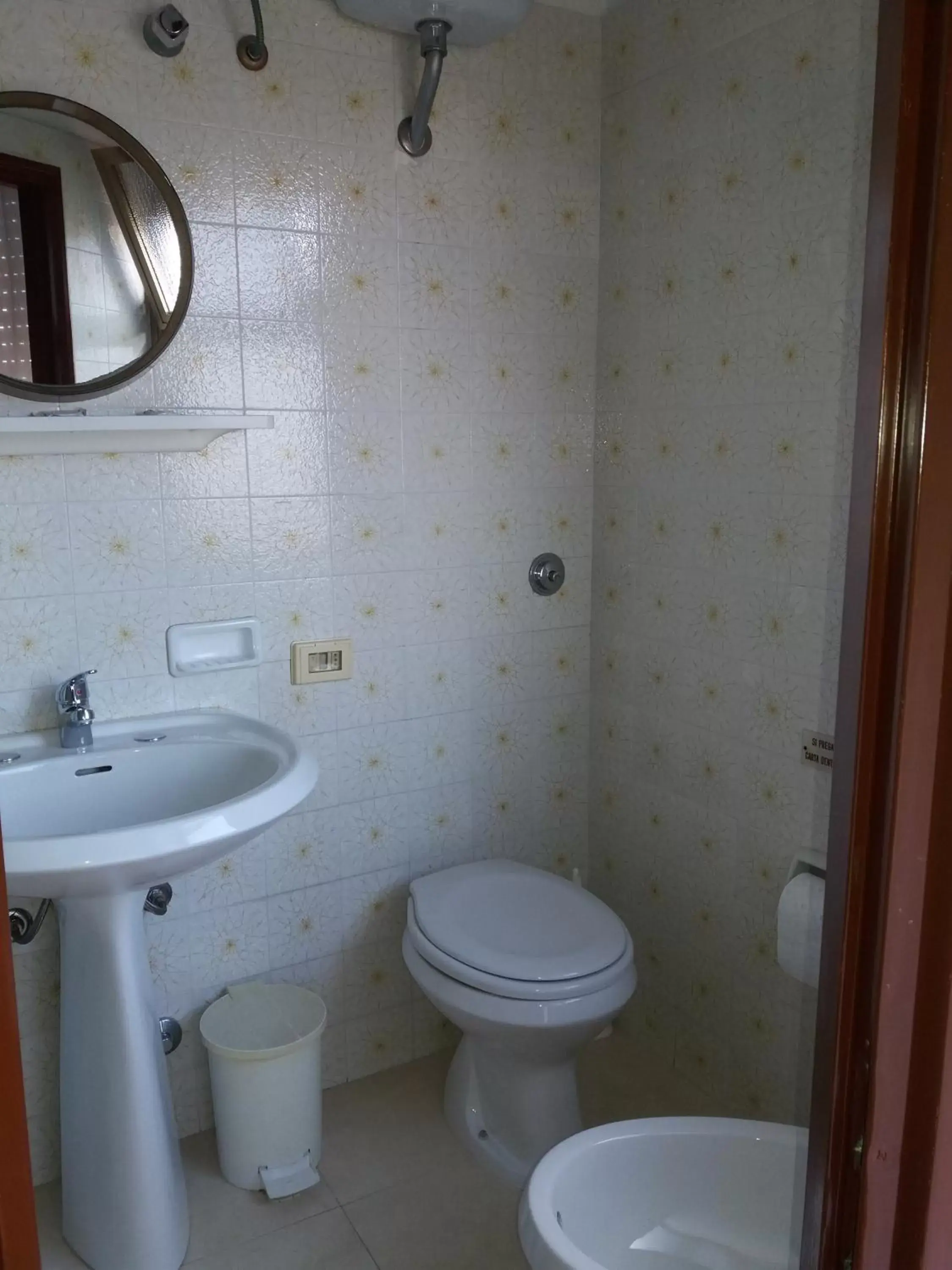 Bathroom in Albergo Europa