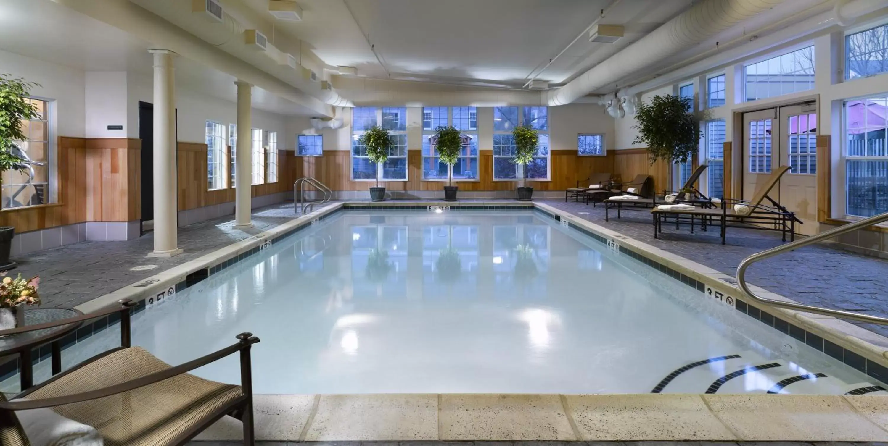 Swimming Pool in Green Mountain Suites Hotel