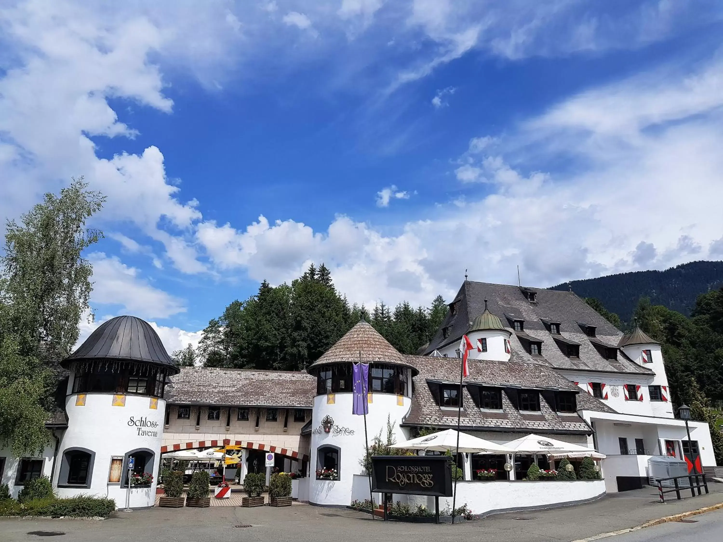 Property Building in Family Hotel Schloss Rosenegg