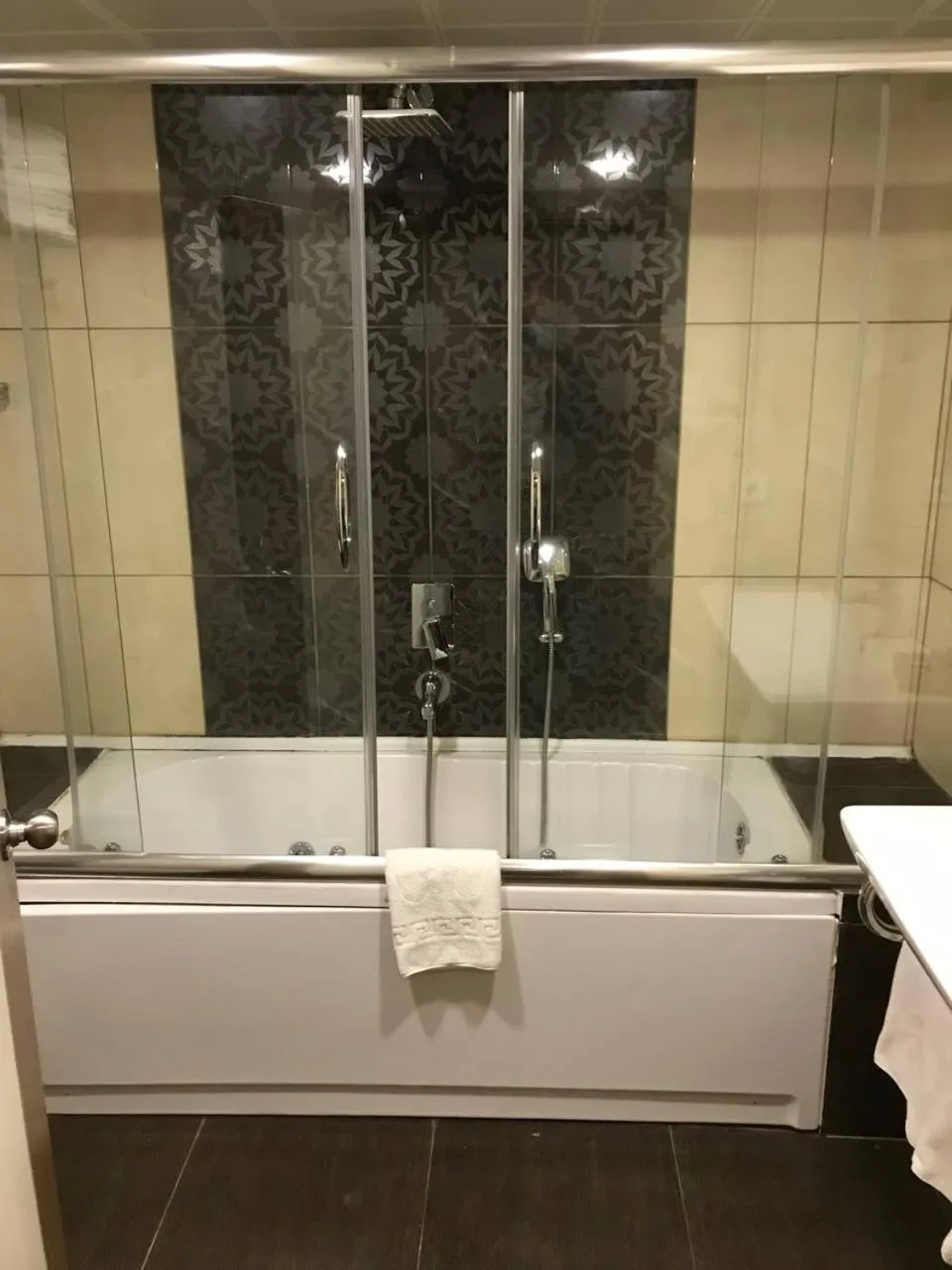 Bathroom in Esila Hotel