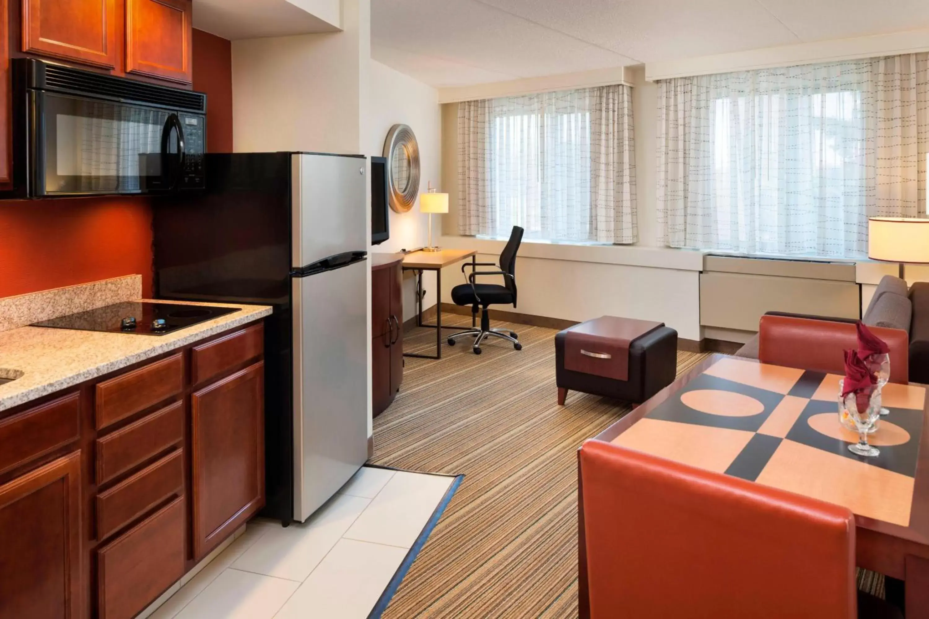 Bedroom, Kitchen/Kitchenette in Residence Inn by Marriott Minneapolis Edina
