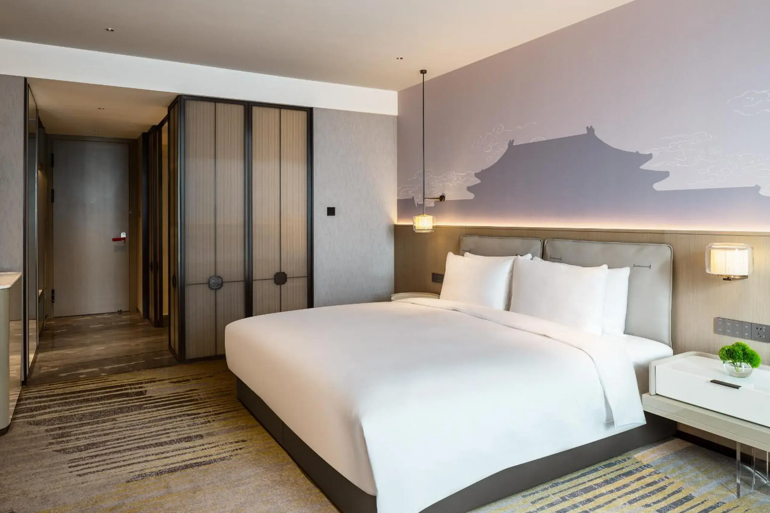 Bed in Grand Metropark Yuantong Hotel