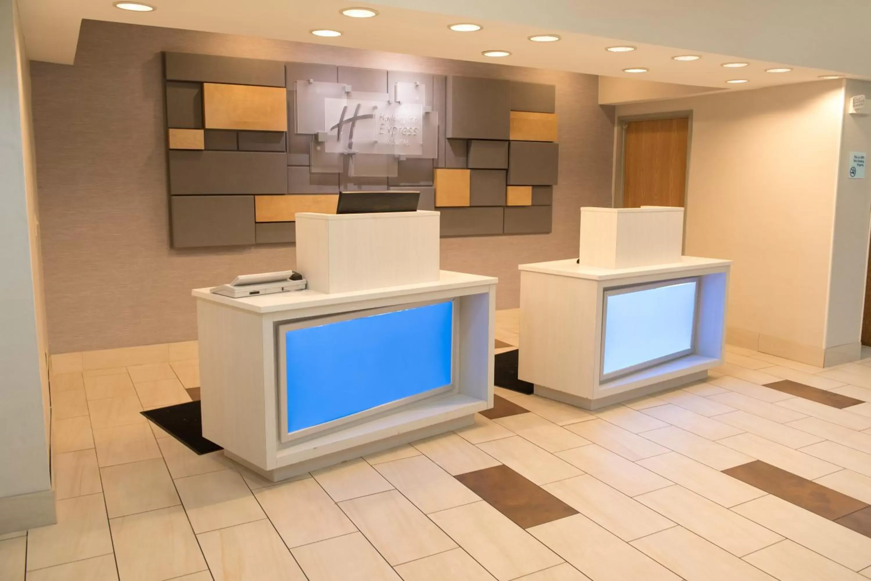 Lobby or reception in Holiday Inn Express Hotel & Suites Elkhart-South, an IHG Hotel