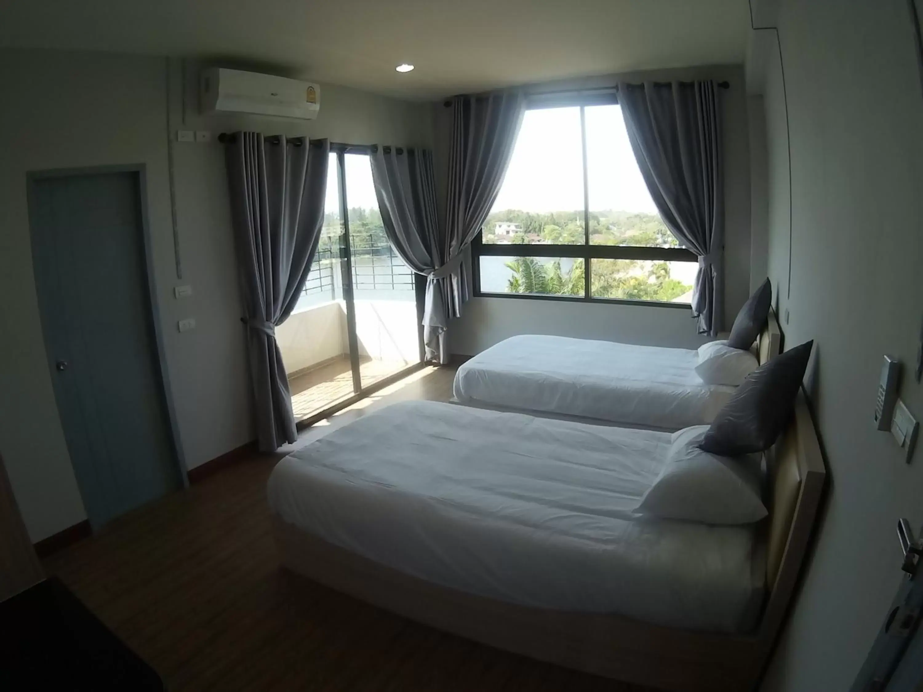Bed in Na Siri Lake View
