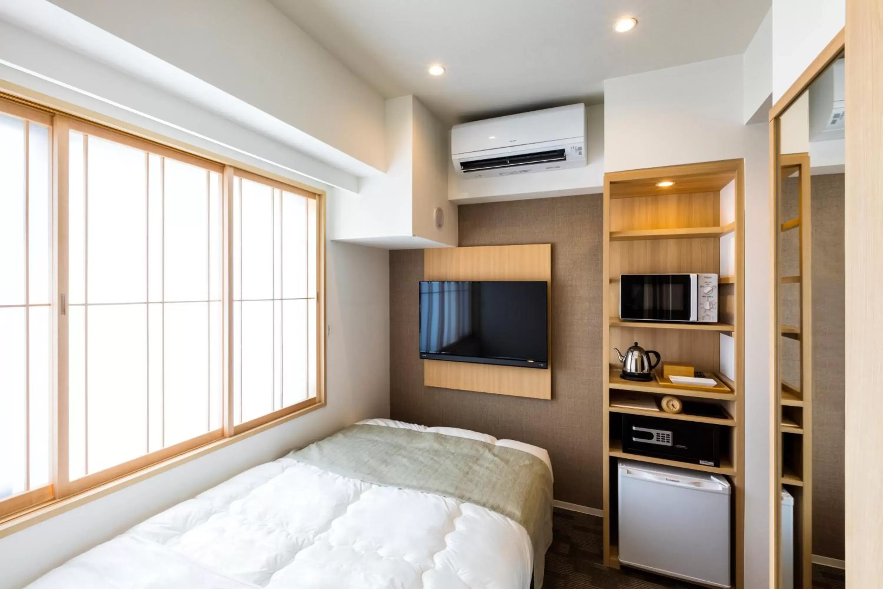 Bedroom, TV/Entertainment Center in New Tomakomai Prince Hotel NAGOMI