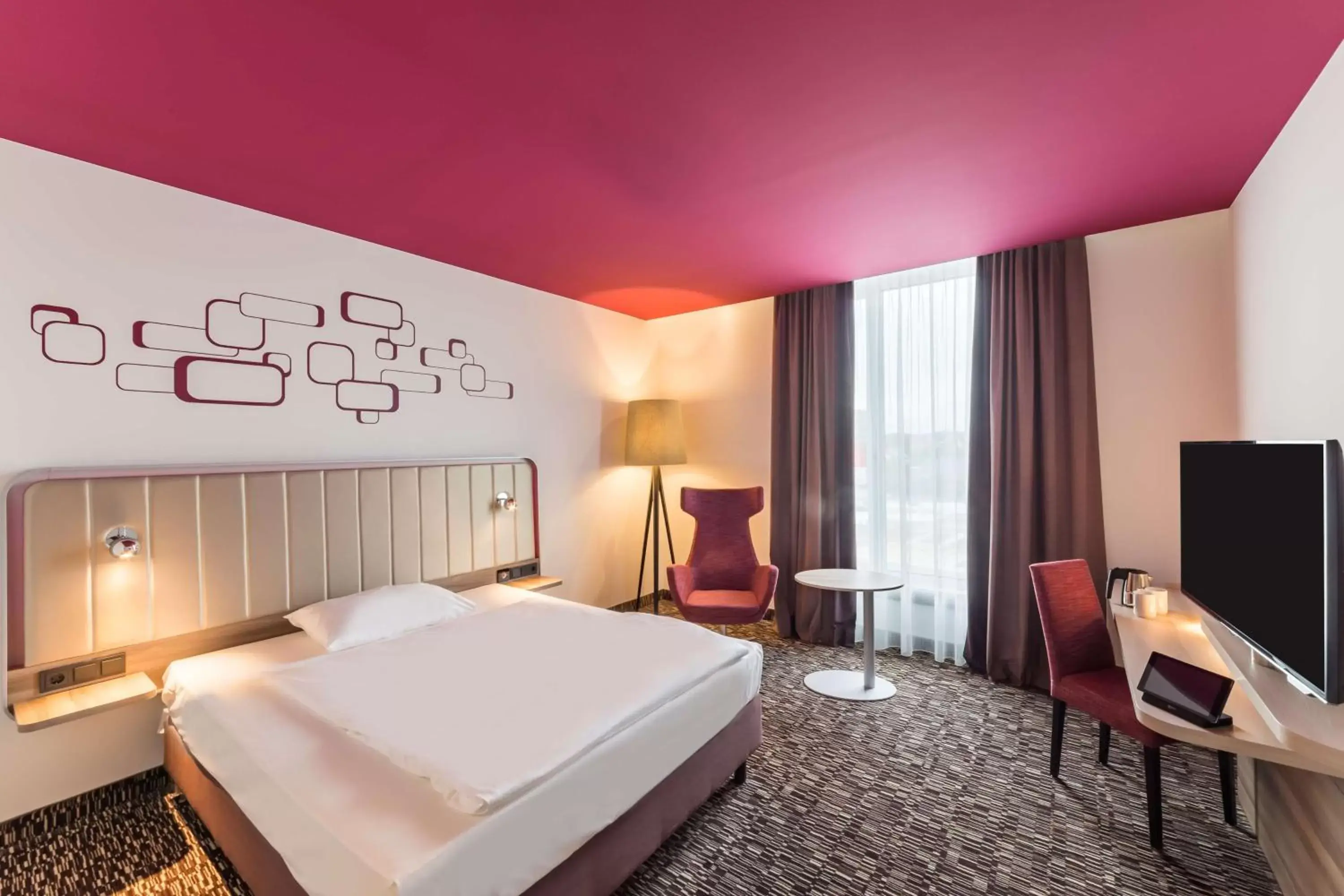 Photo of the whole room, Bed in Park Inn by Radisson Neumarkt