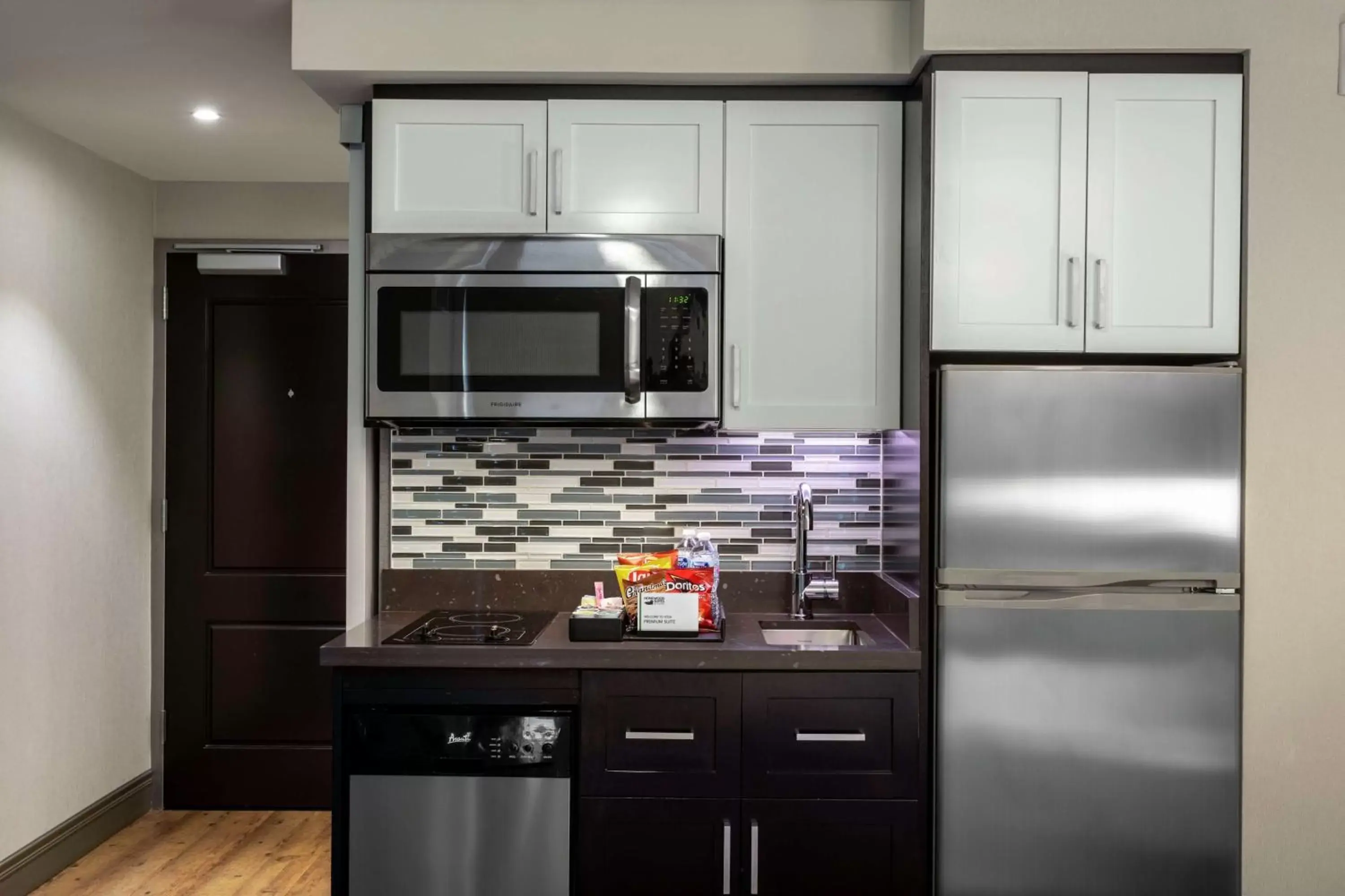 Kitchen or kitchenette, Kitchen/Kitchenette in Homewood Suites Midtown Manhattan Times Square South