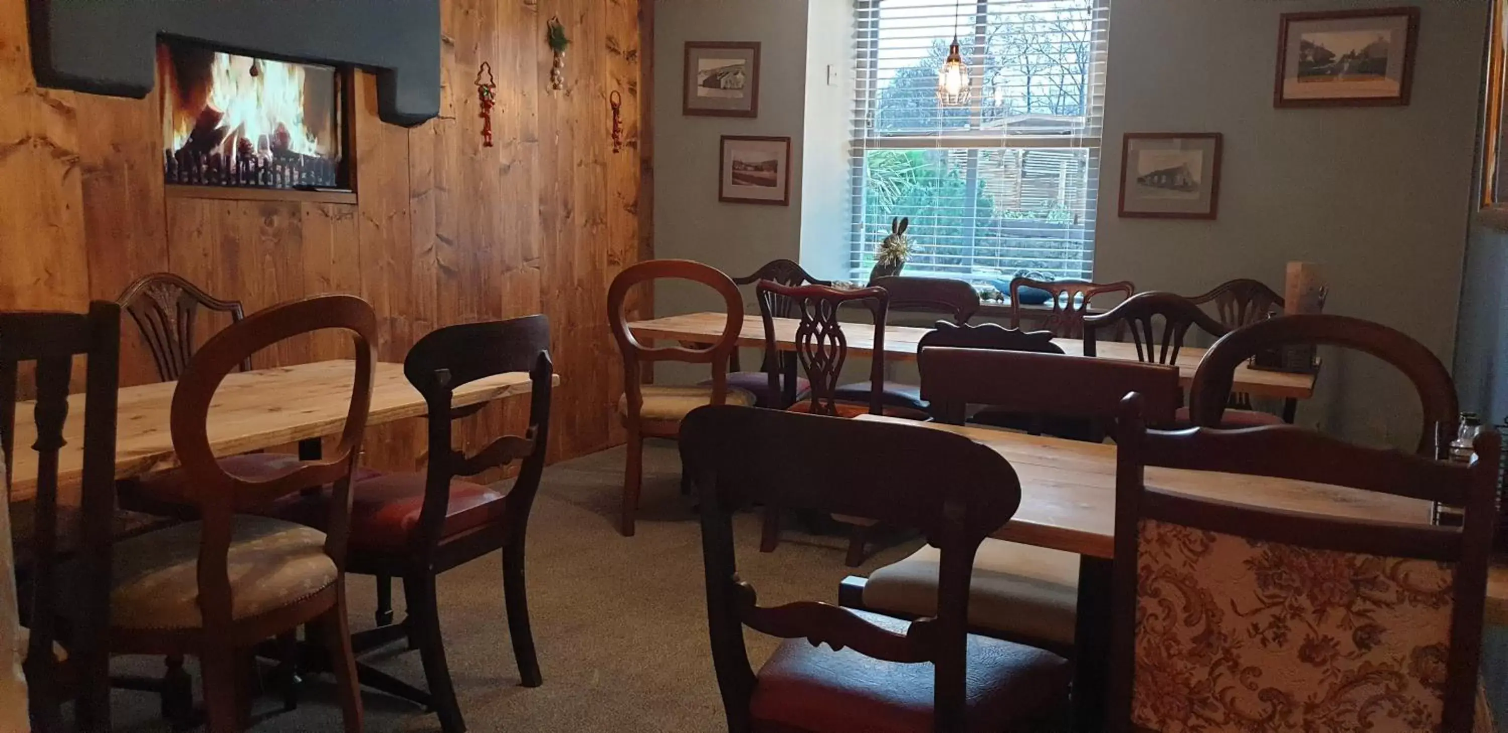 Restaurant/Places to Eat in The Little Mill Inn
