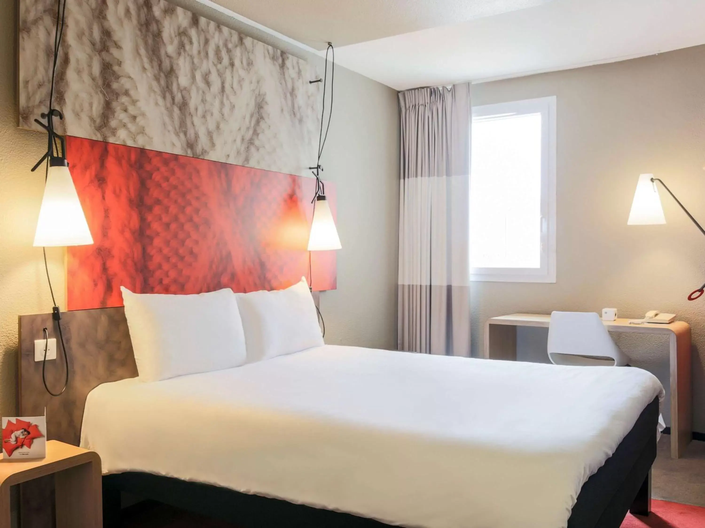 Photo of the whole room, Bed in Ibis Albi Photo of the whole room, Bed in Ibis Albi