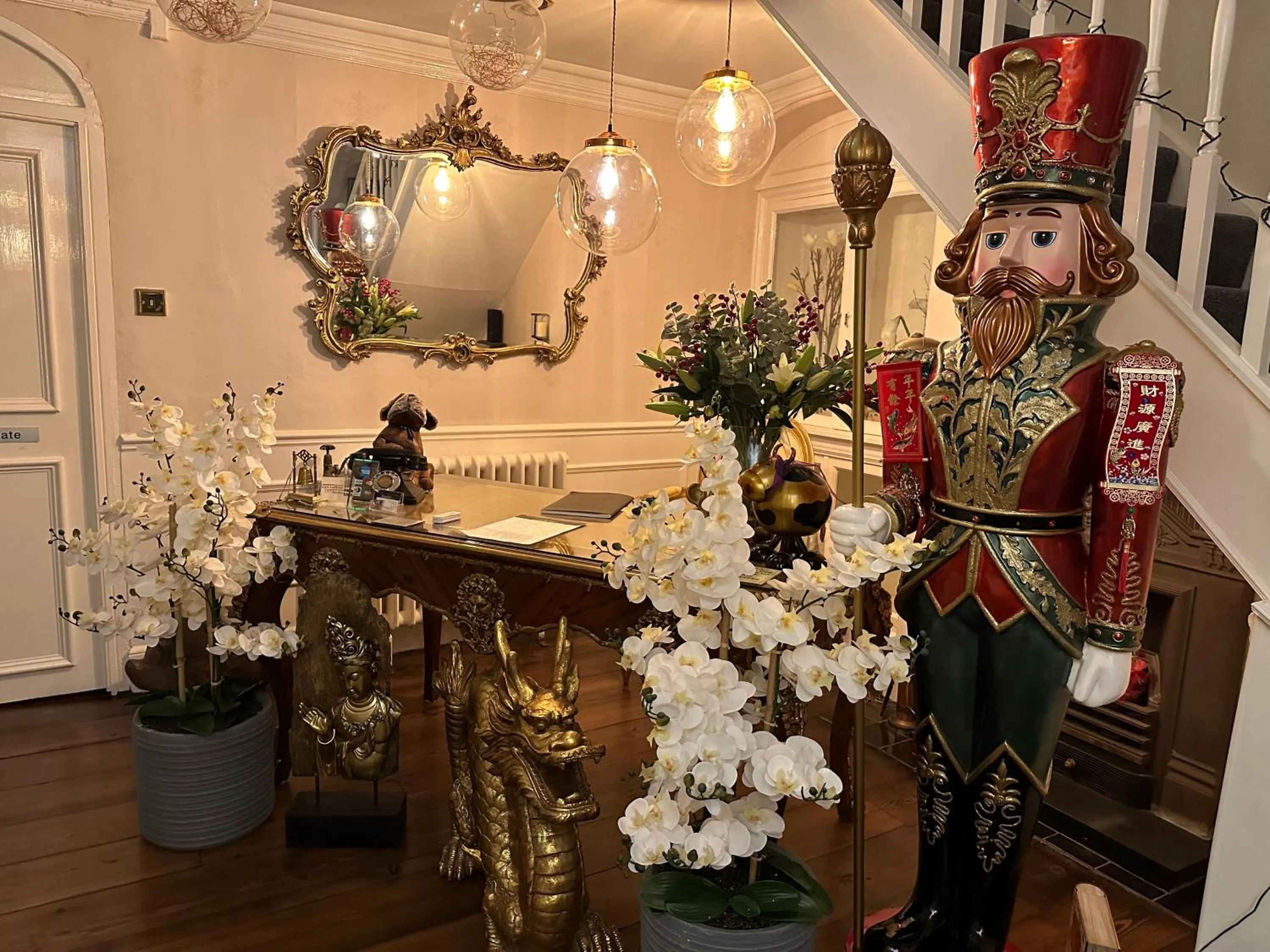 Text overlay in Hedgefield House