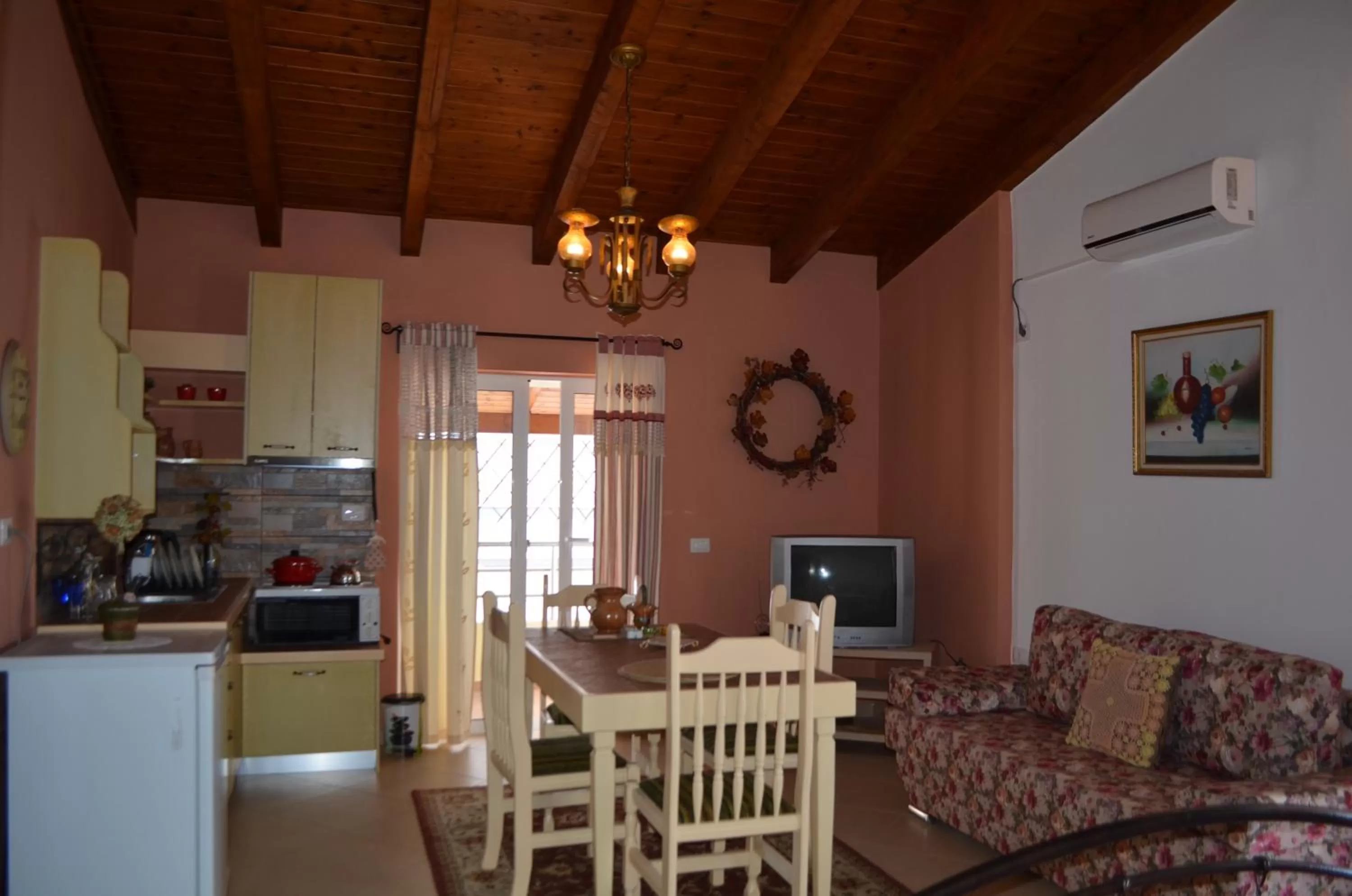 Living room, Kitchen/Kitchenette in Jelena's Luxury Apartments