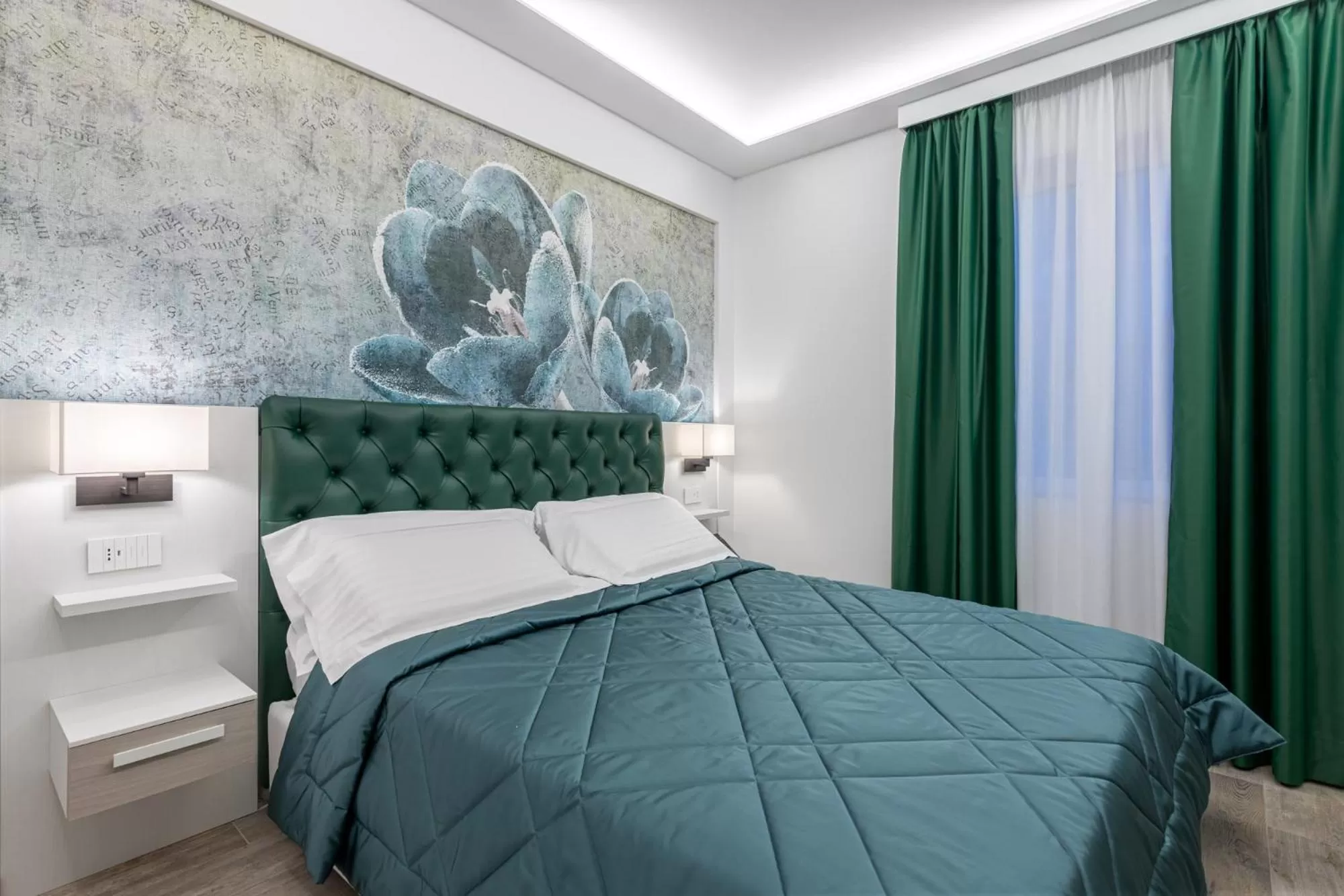 Photo of the whole room, Bed in Petit Hotel