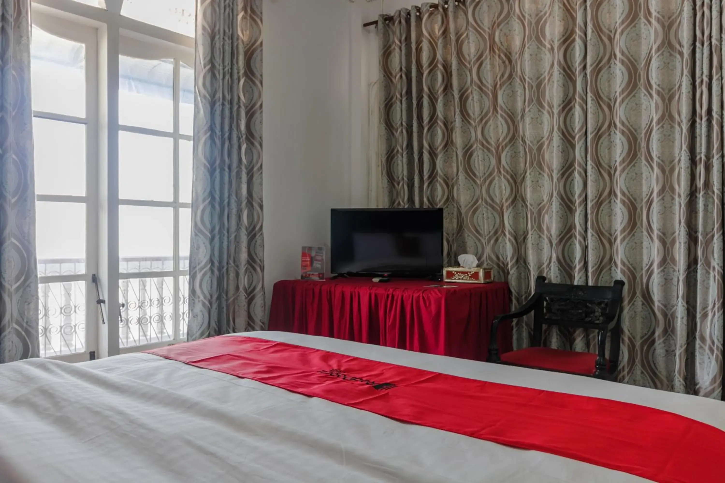 Bedroom, Bed in RedDoorz Syariah near Universitas Negeri Padang