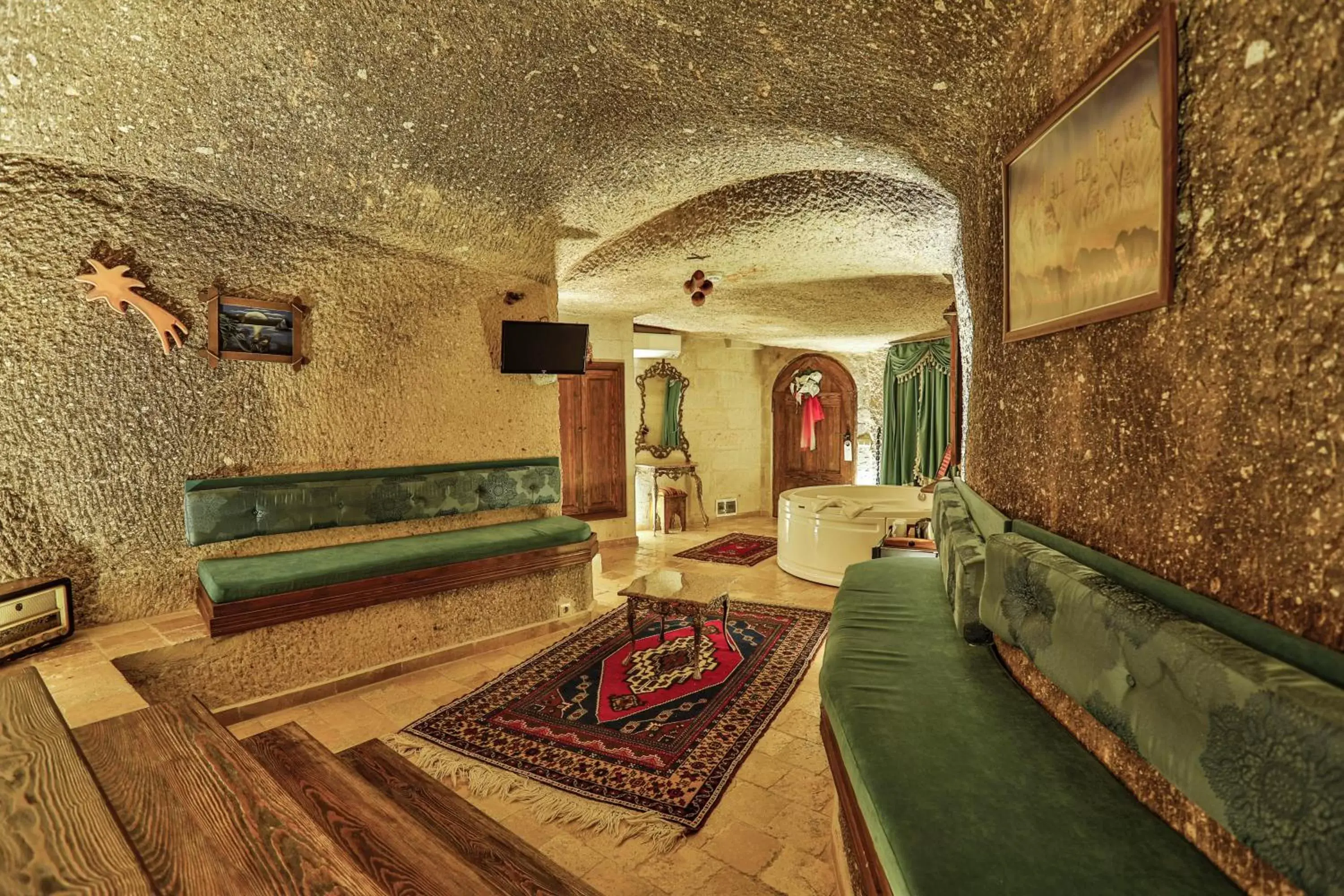 Photo of the whole room in Hidden Cave Hotel