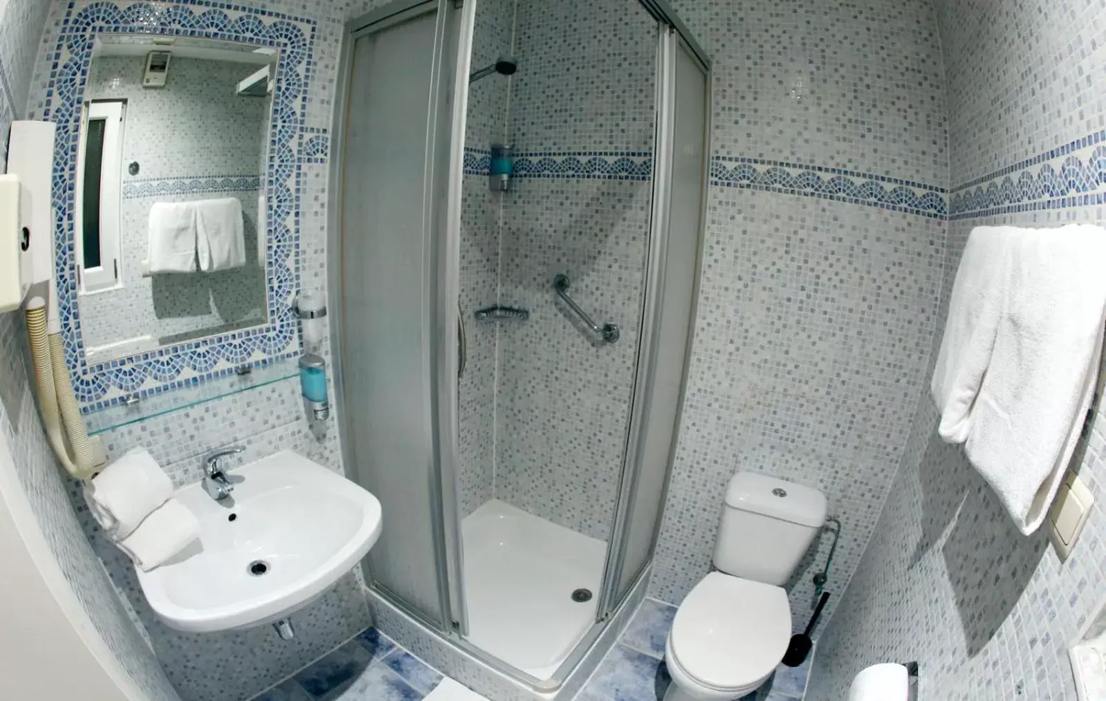 Bathroom in Hotel Midi-Zuid