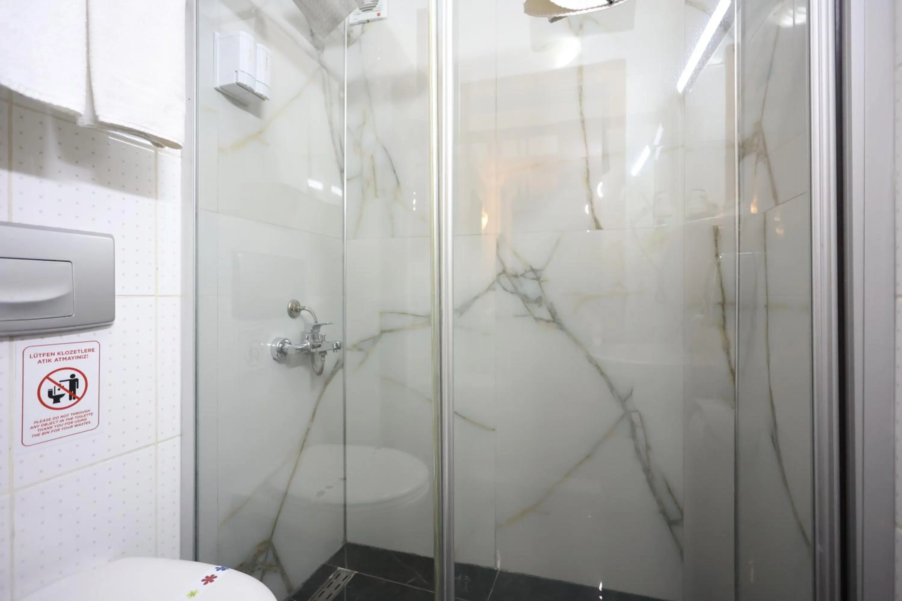 Shower in Arven Hotel