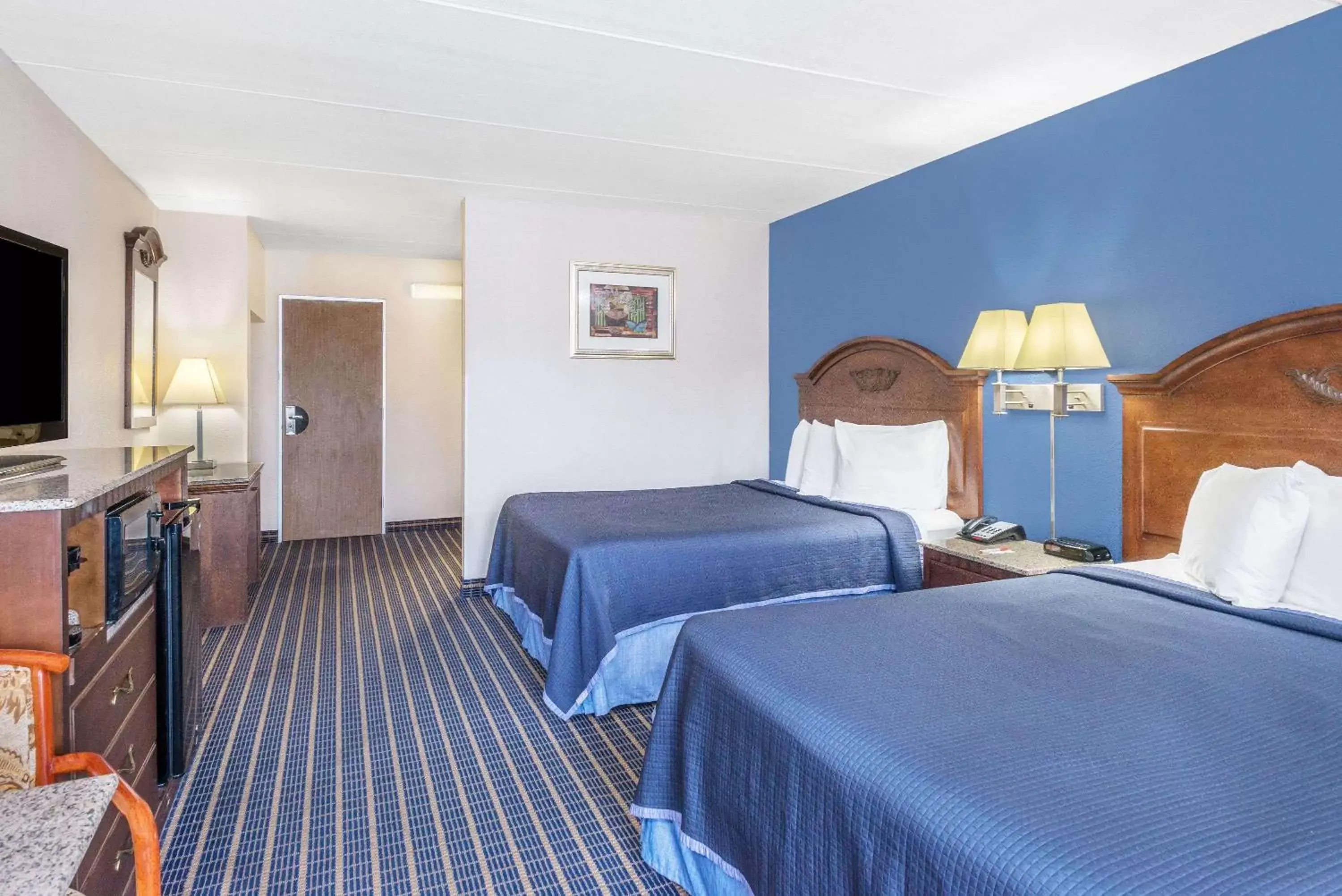 Photo of the whole room, Bed in Howard Johnson by Wyndham Bangor Photo of the whole room, Bed in Howard Johnson by Wyndham Bangor