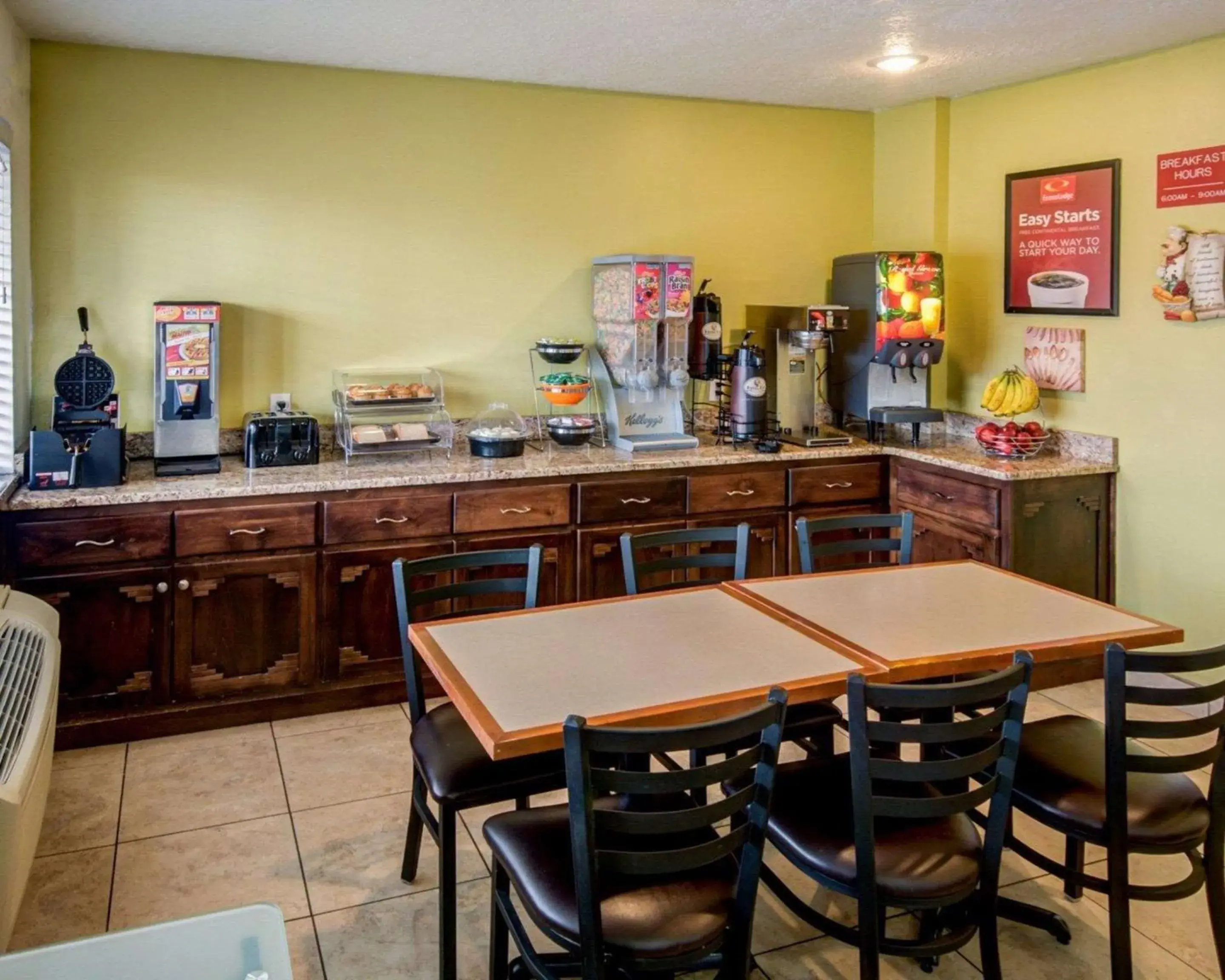 Breakfast, Restaurant/Places to Eat in Econo Lodge East