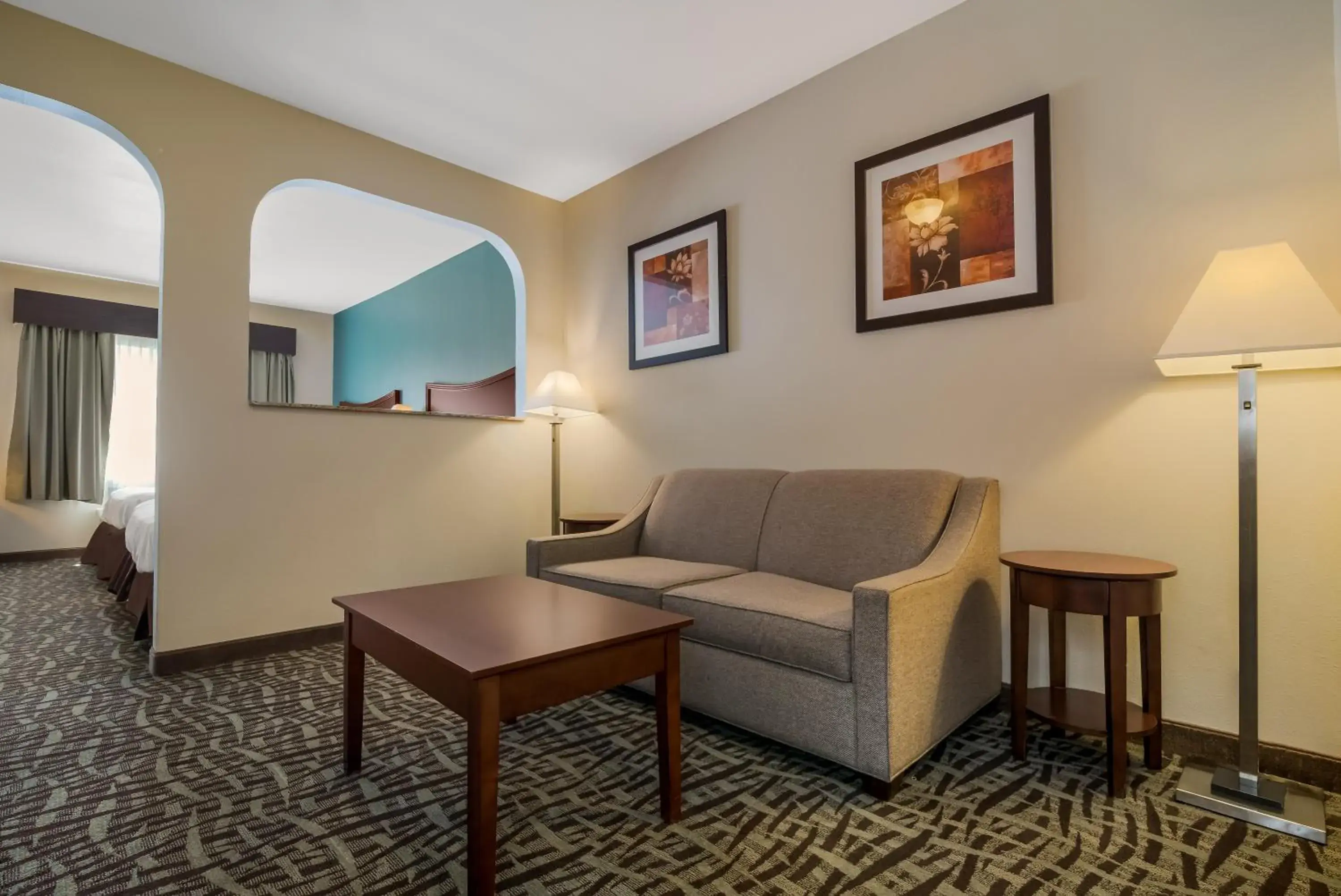 Seating Area in Best Western Topeka Inn & Suites