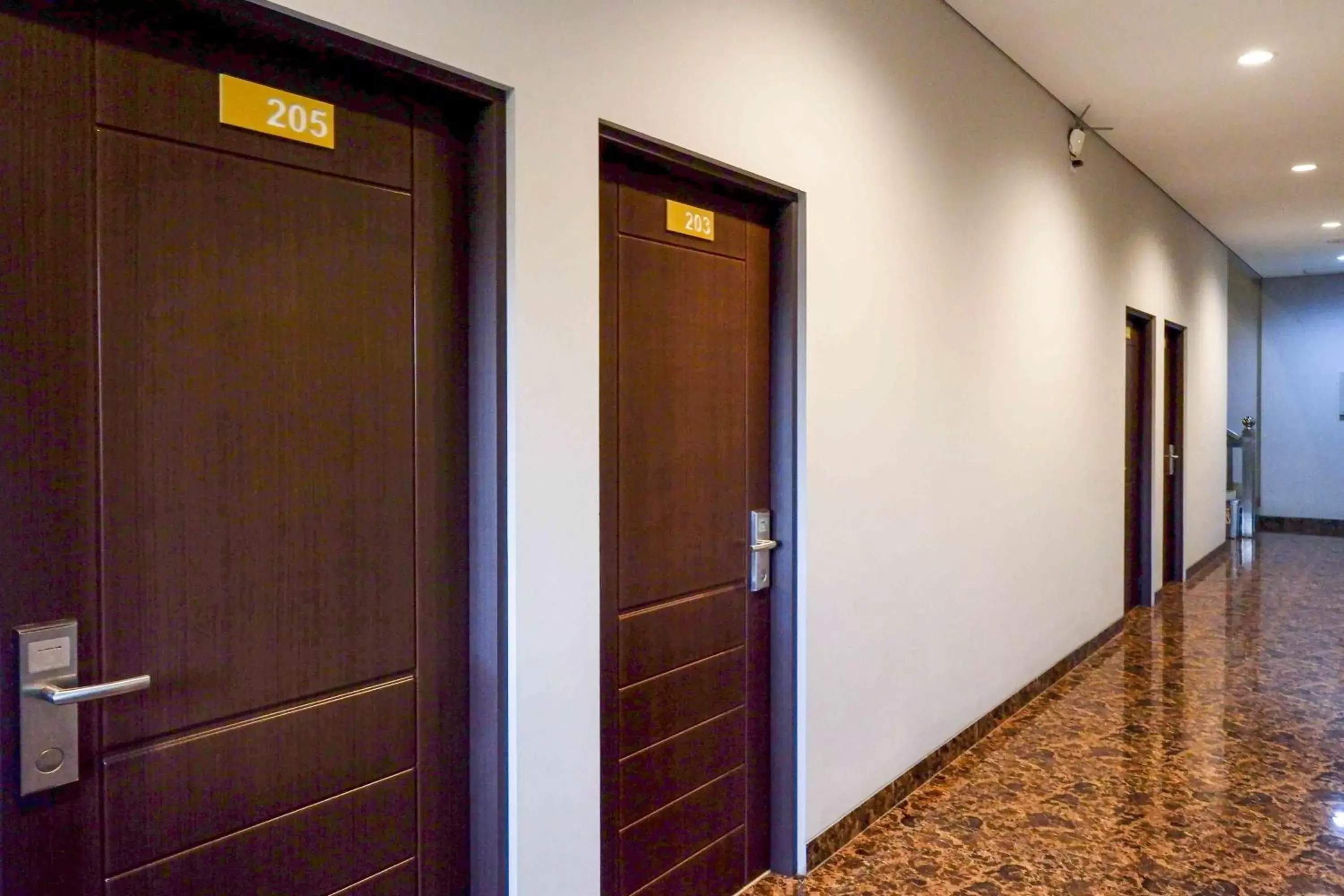 Facade/entrance in Sans Hotel Empress Simpang Lima Facade/entrance in Sans Hotel Empress Simpang Lima