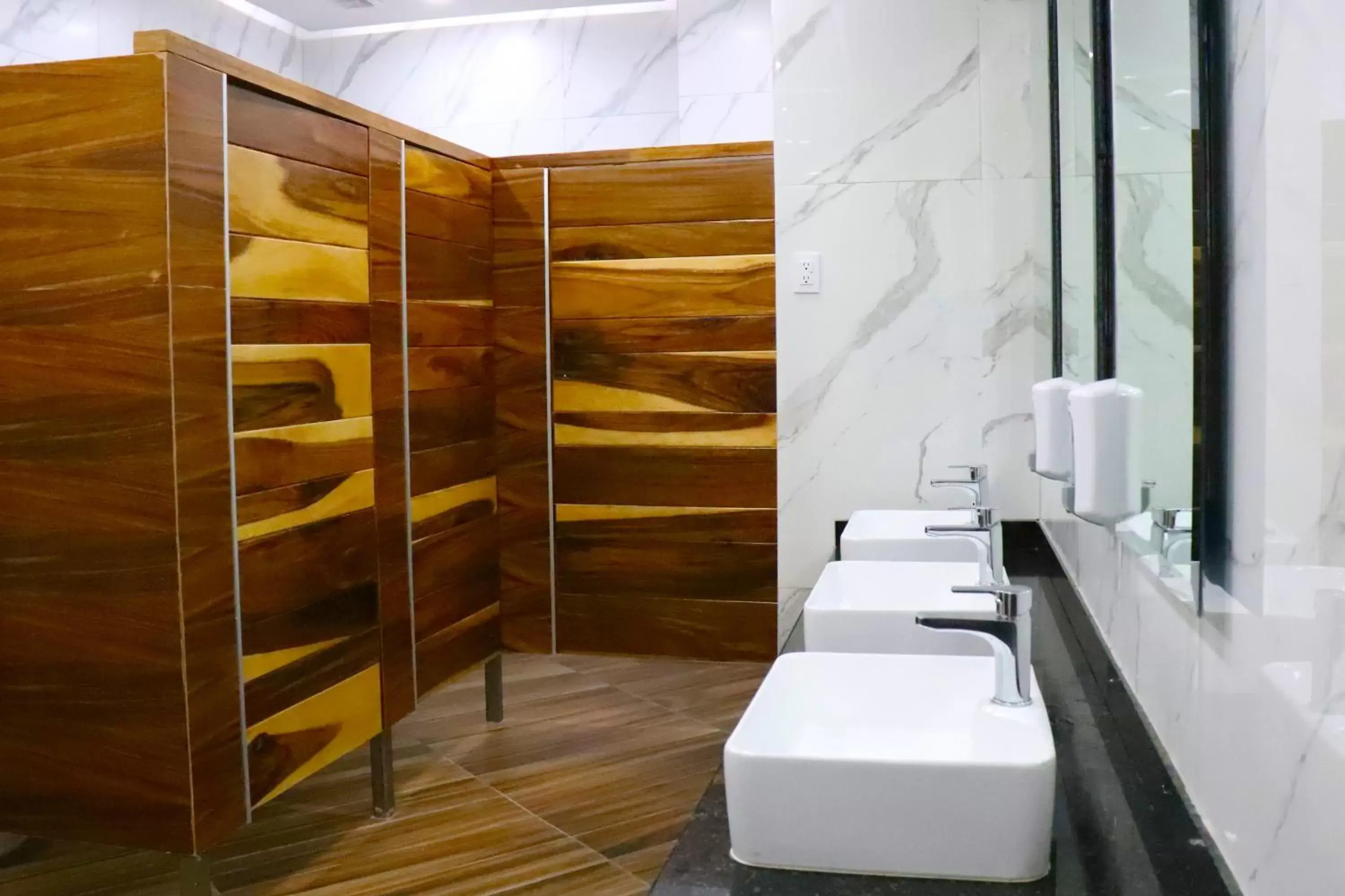 Public Bath, Bathroom in Hotel Bugari Aeropuerto Guadalajara