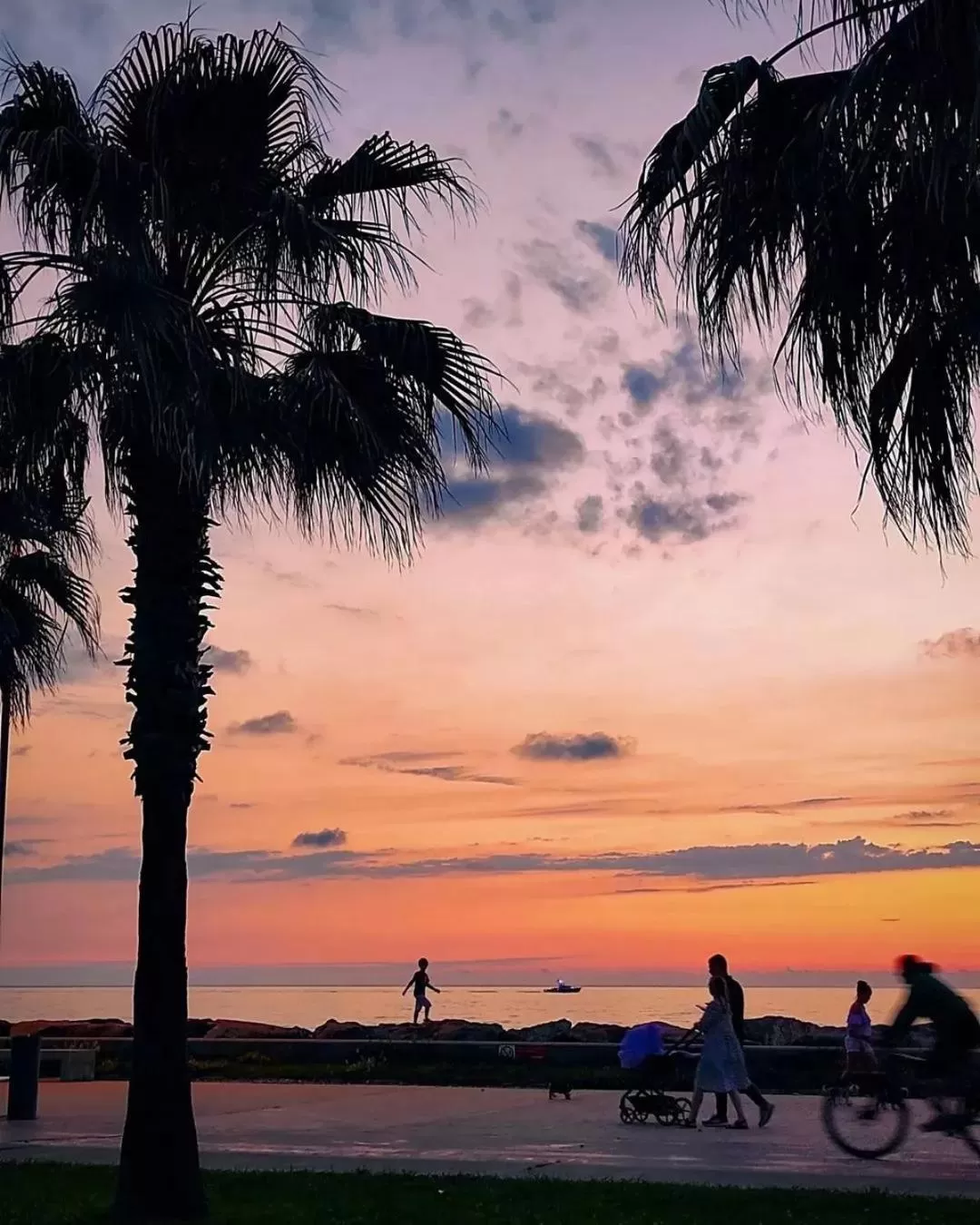 Day in Luxury Sea View Aparthotel In Orbi City Batumi