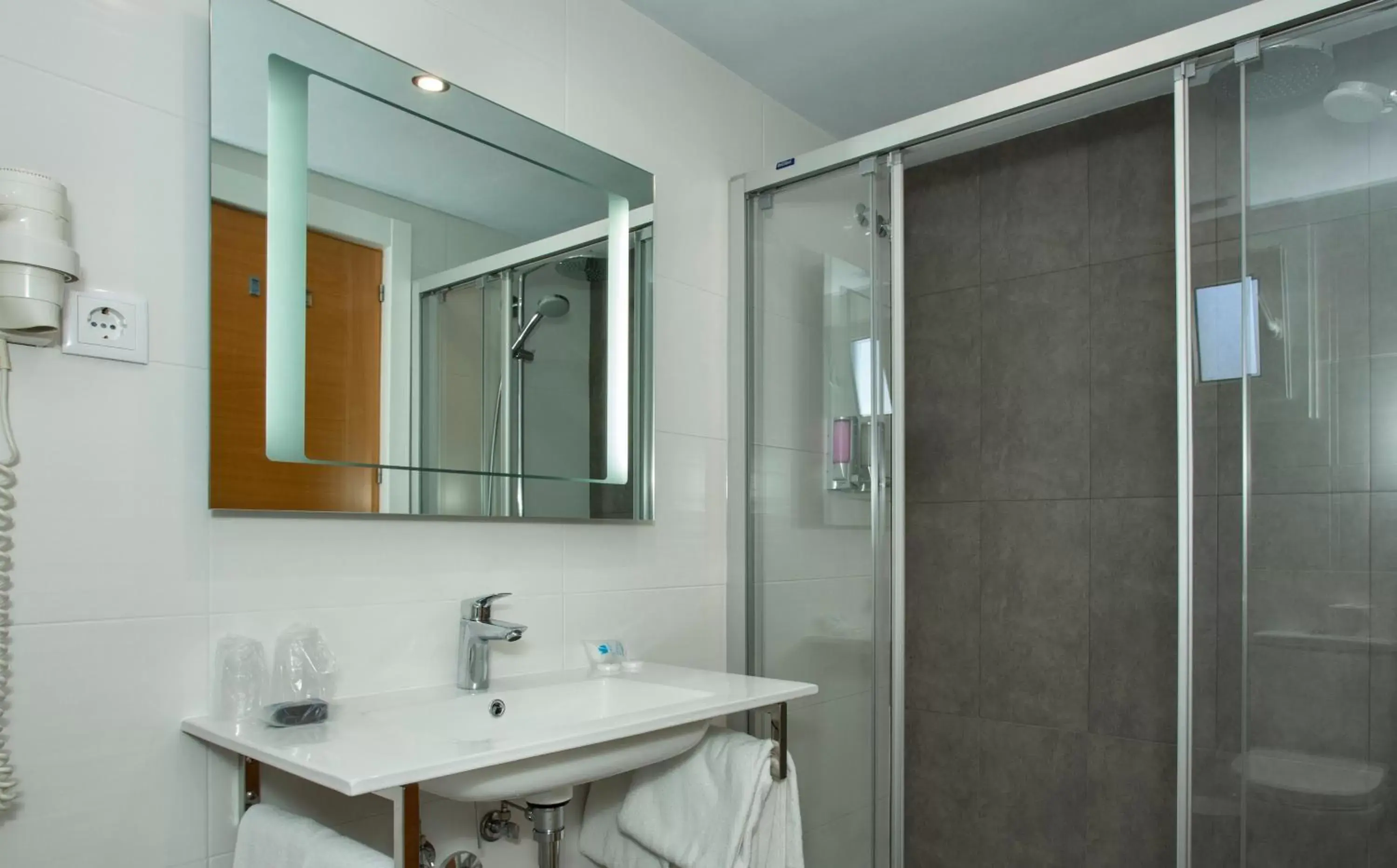 Photo of the whole room, Bathroom in Hotel Baviera