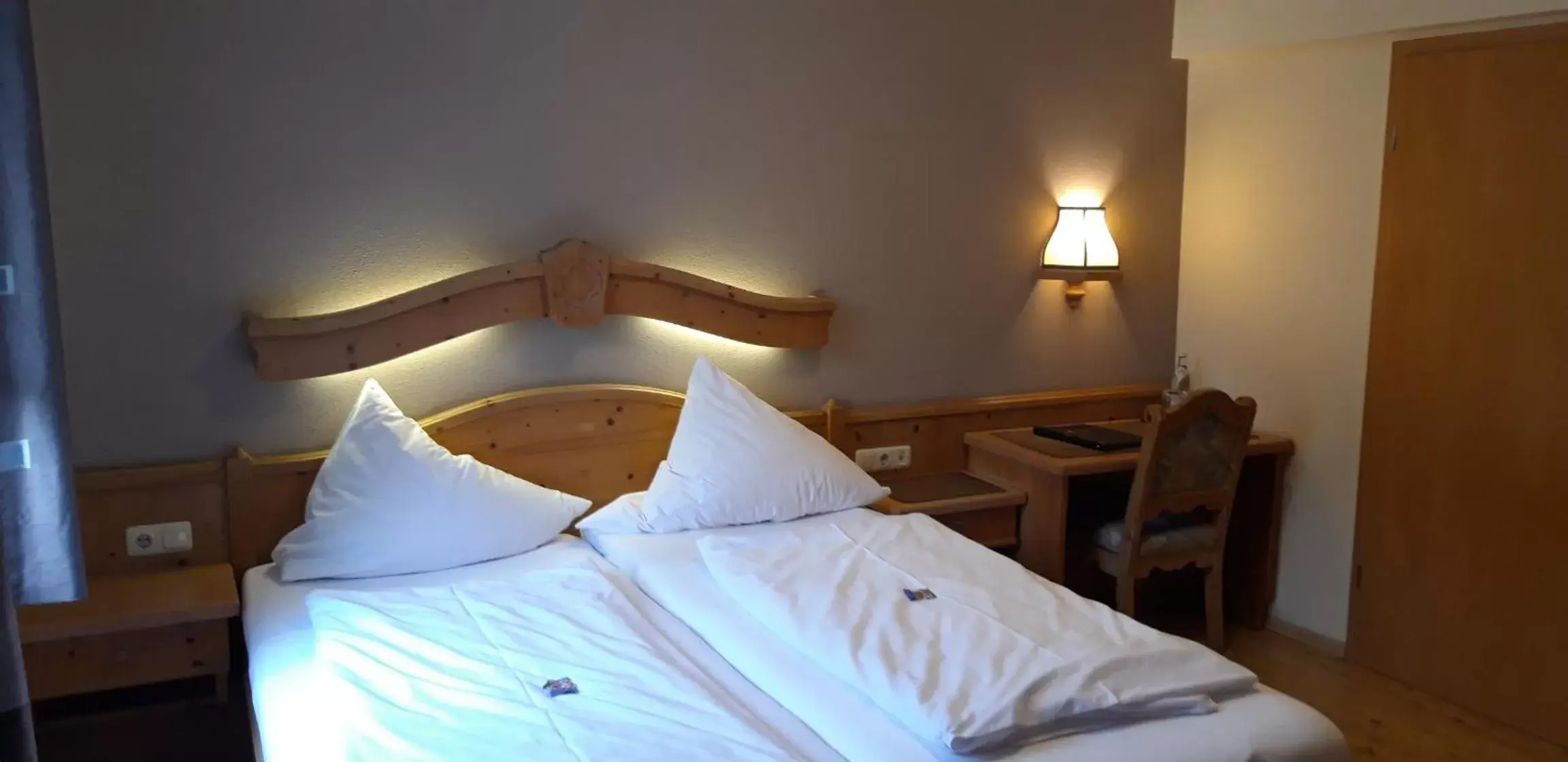 Bed in Landhotel Zum Goldenen Kreuz