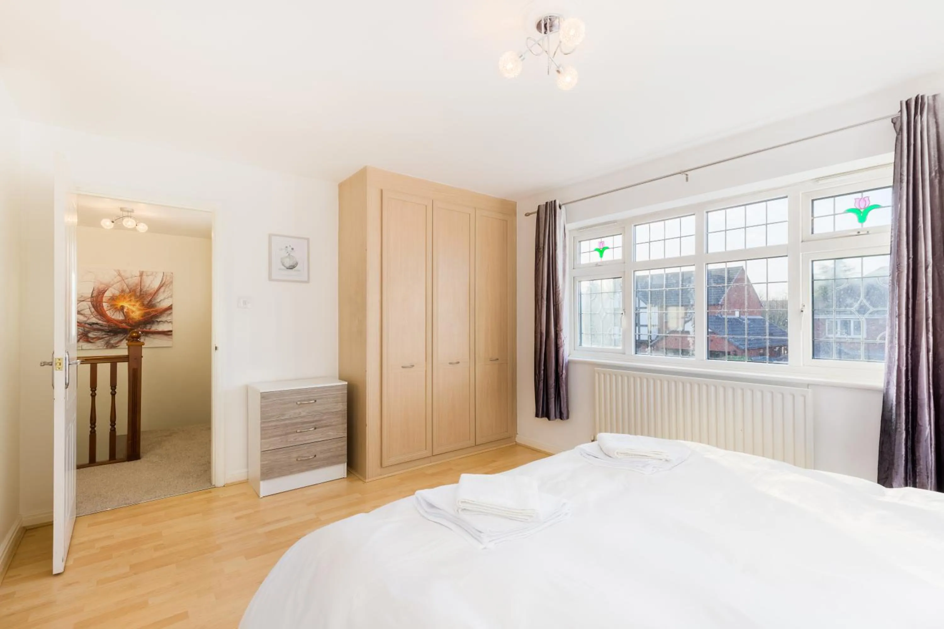 Bedroom, Bed in Drayton Manor House FREE parking